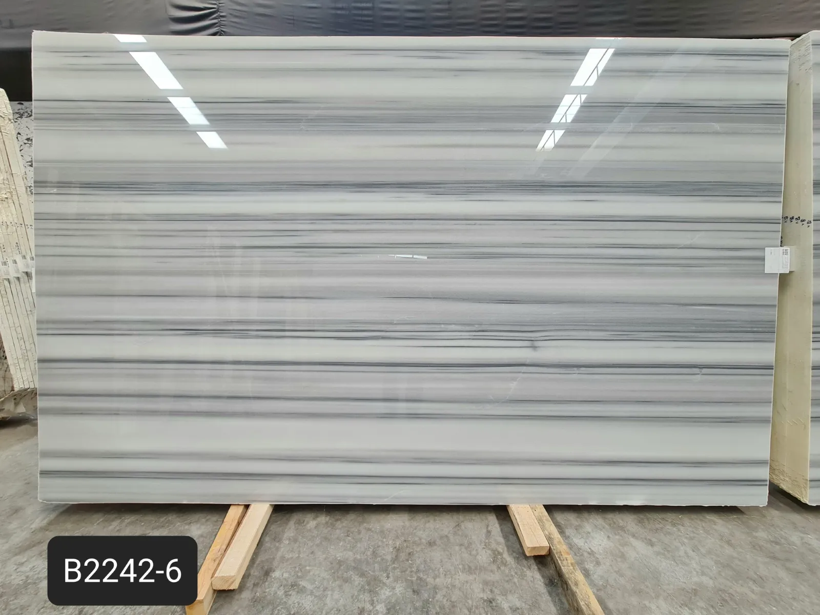 B2242 - 2 CM Striato Olimpico Polished