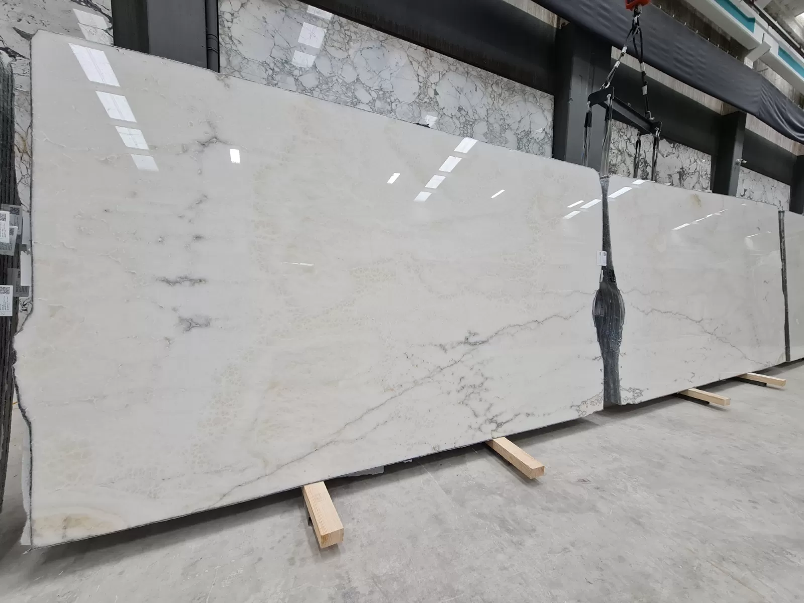 B1766 - 2CM WHITE ONYX POLISHED