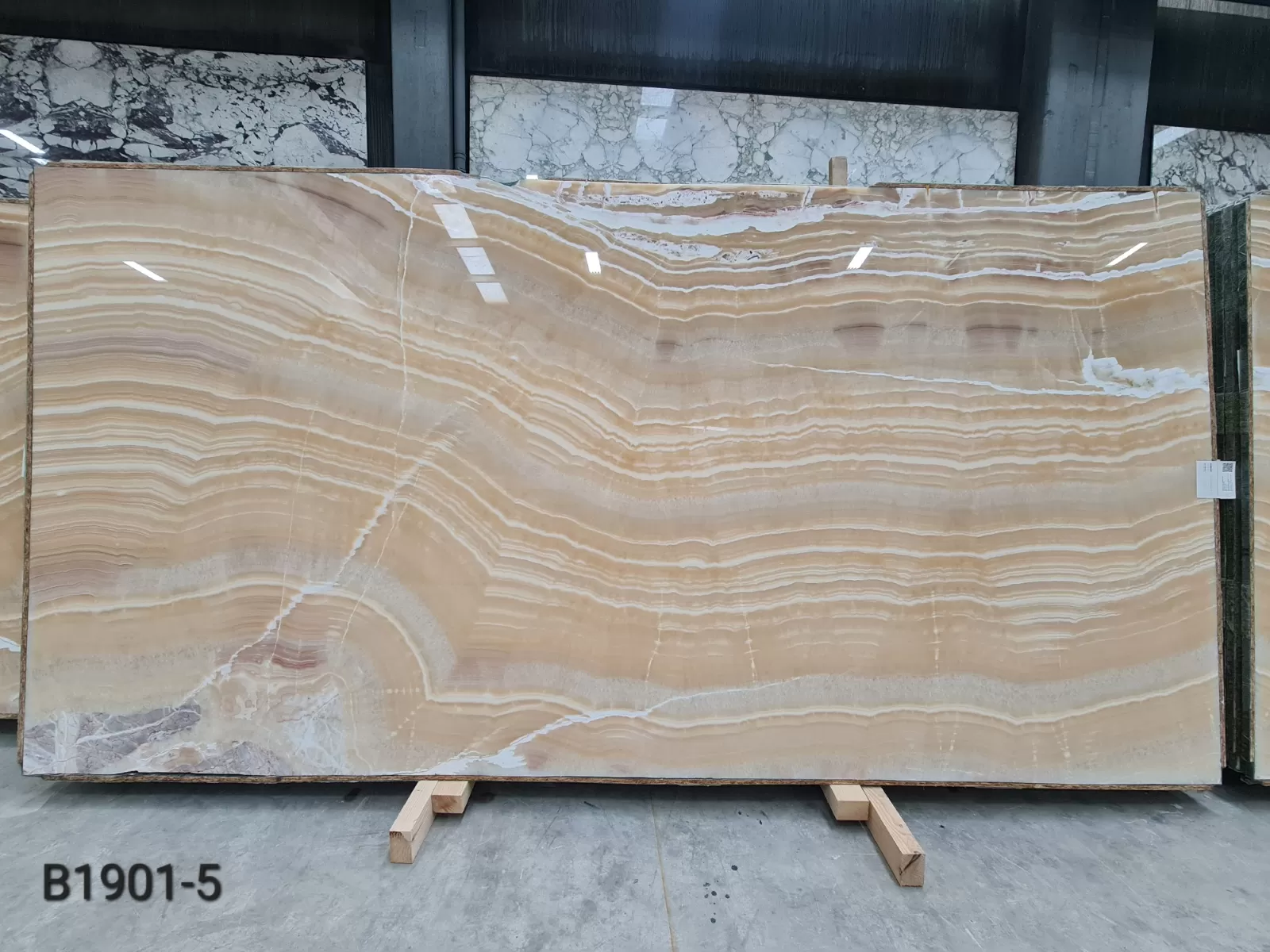 B1901 - 2 CM Mango Onyx Polished