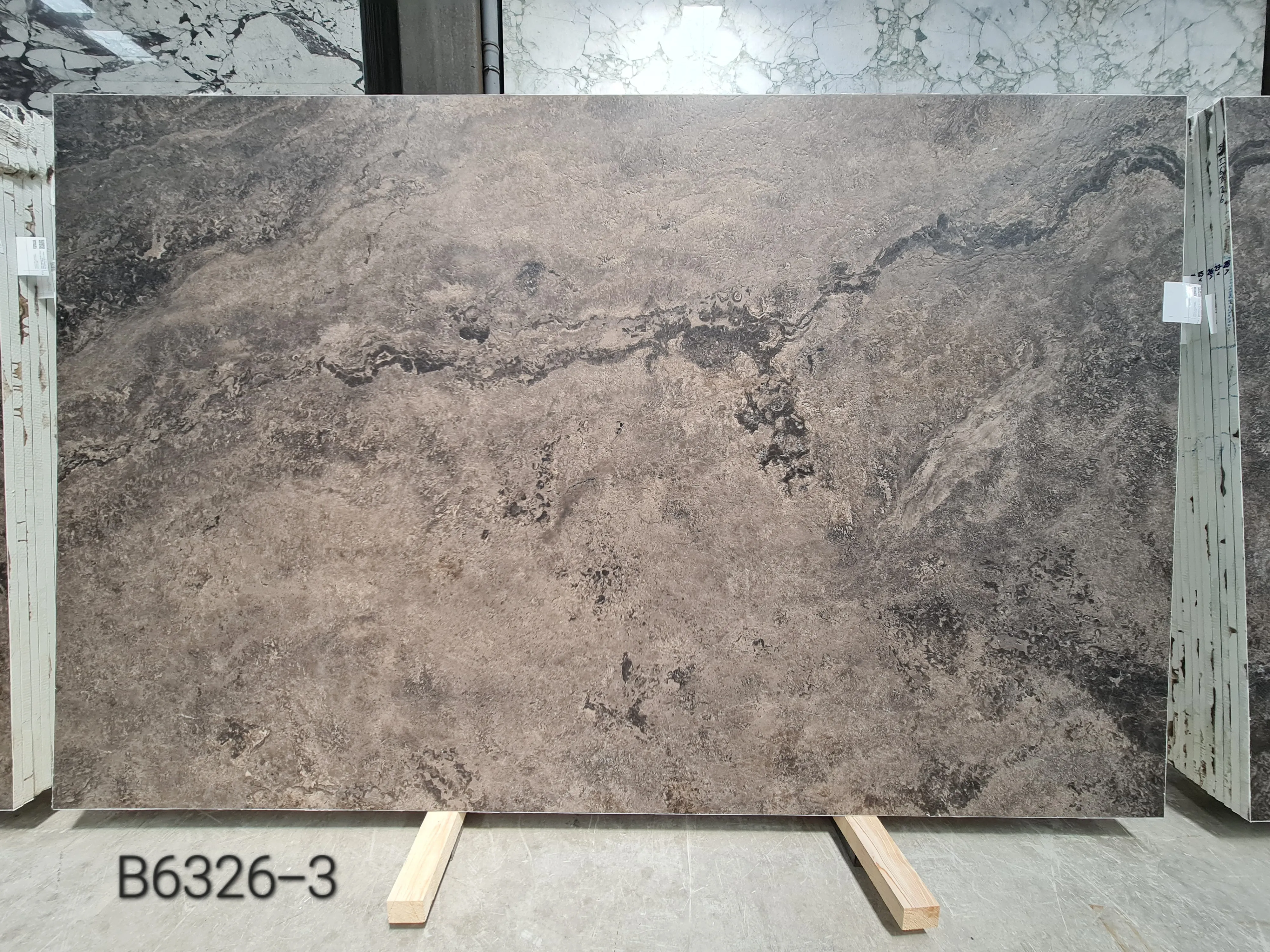 B6326 - 2 CM Narcisse Leather-Finish