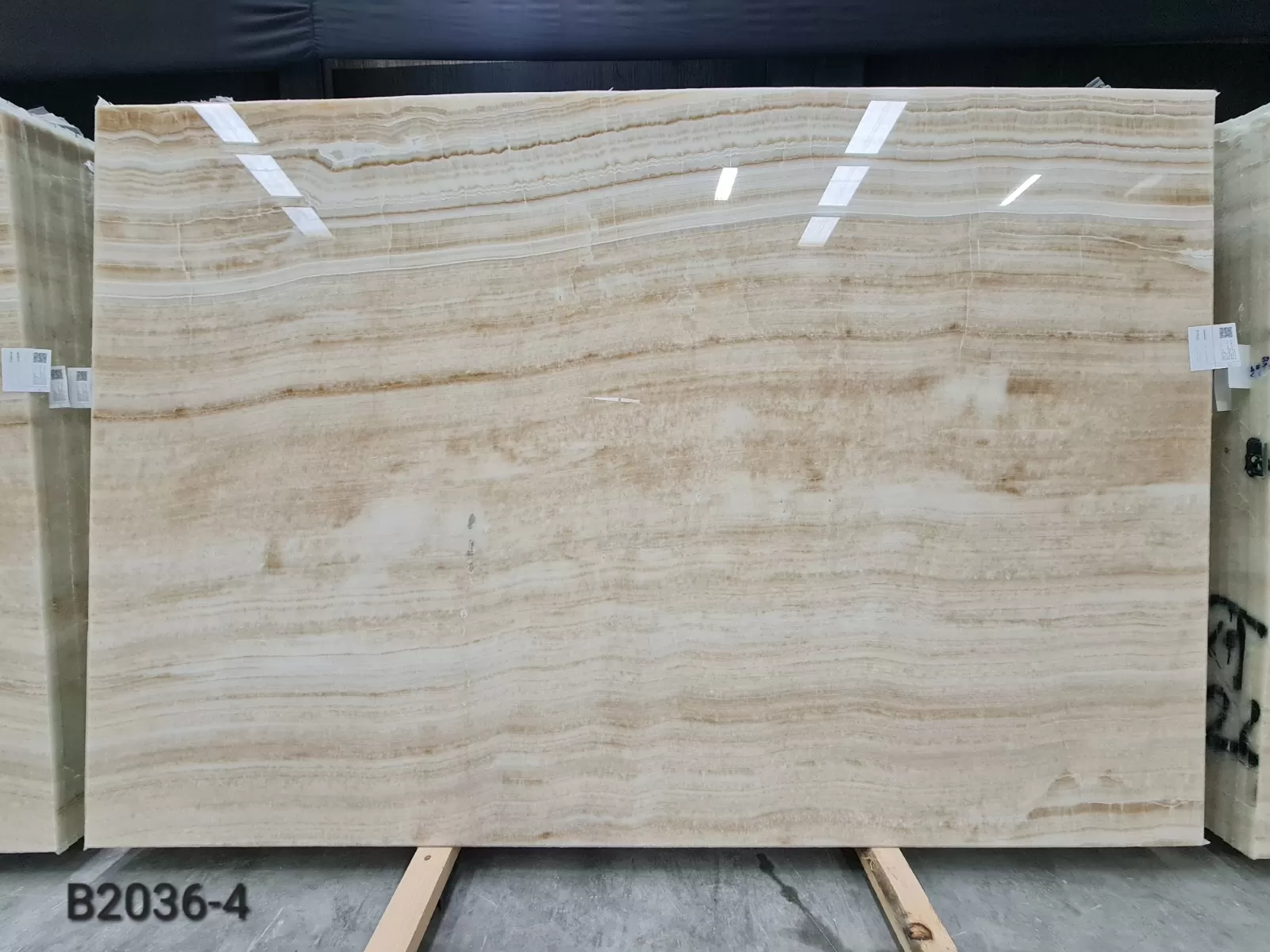 B2036 - 2CM WHITE ONYX POLISHED