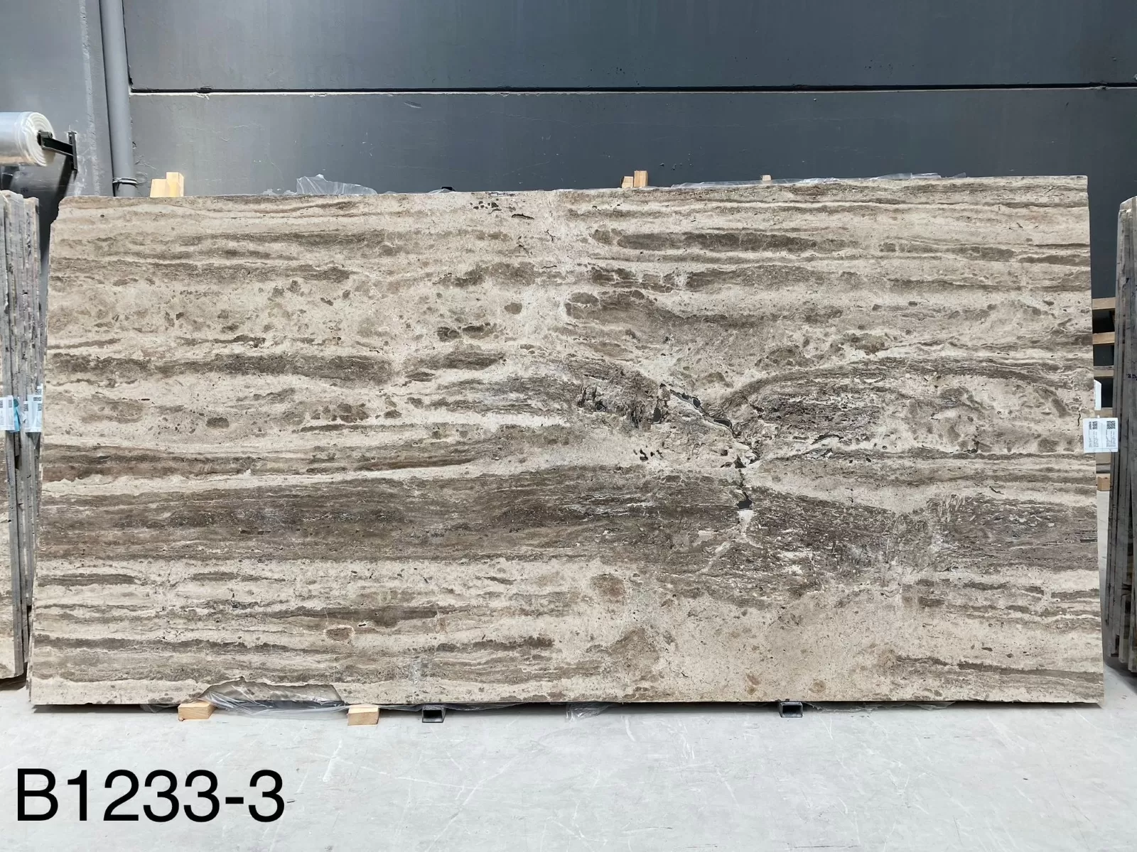 B1233 - 2CM SILVER TRAVERTINE UNFILLED POLISHED