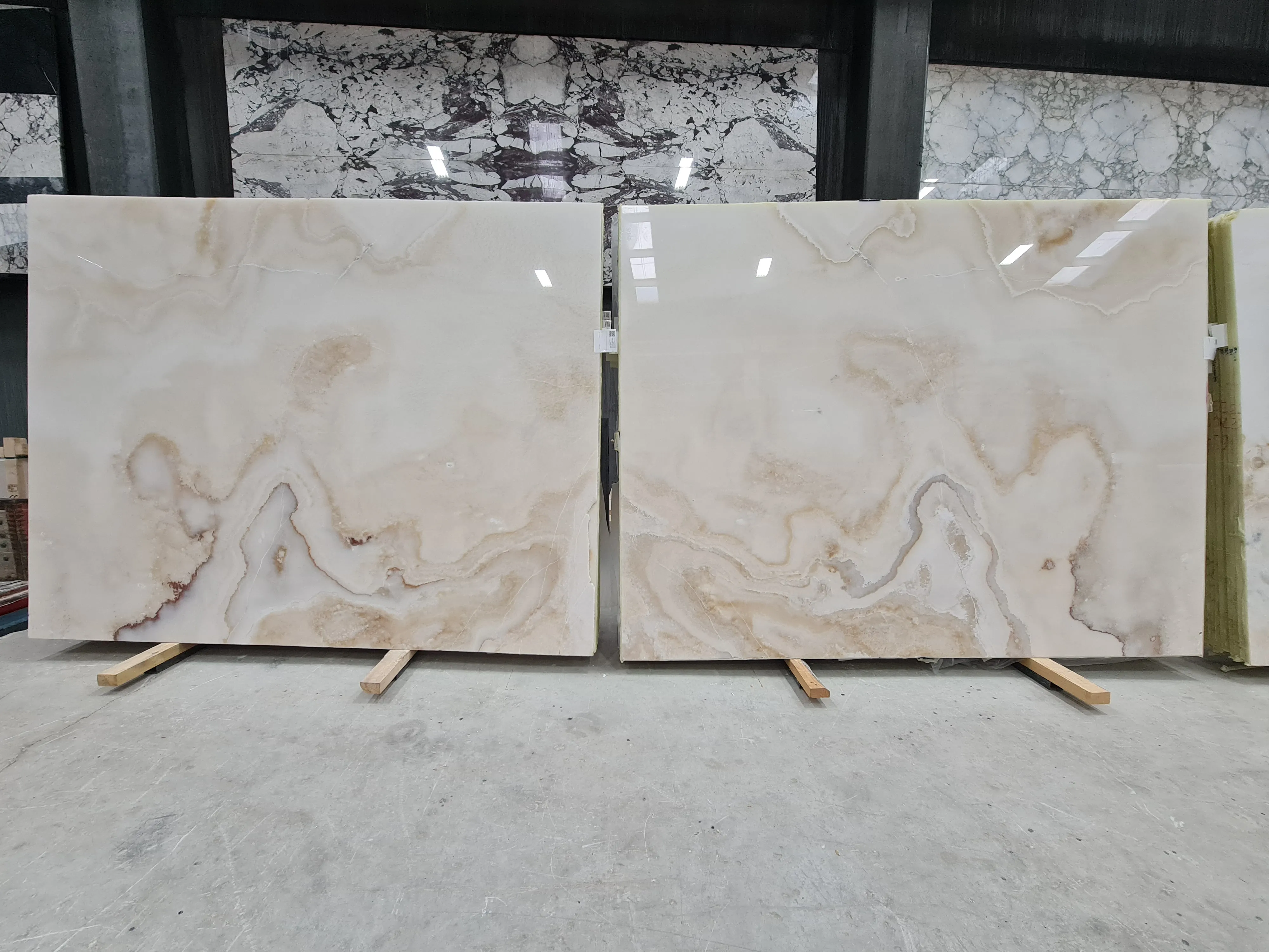 B5251 - 2 CM White Onyx Polished