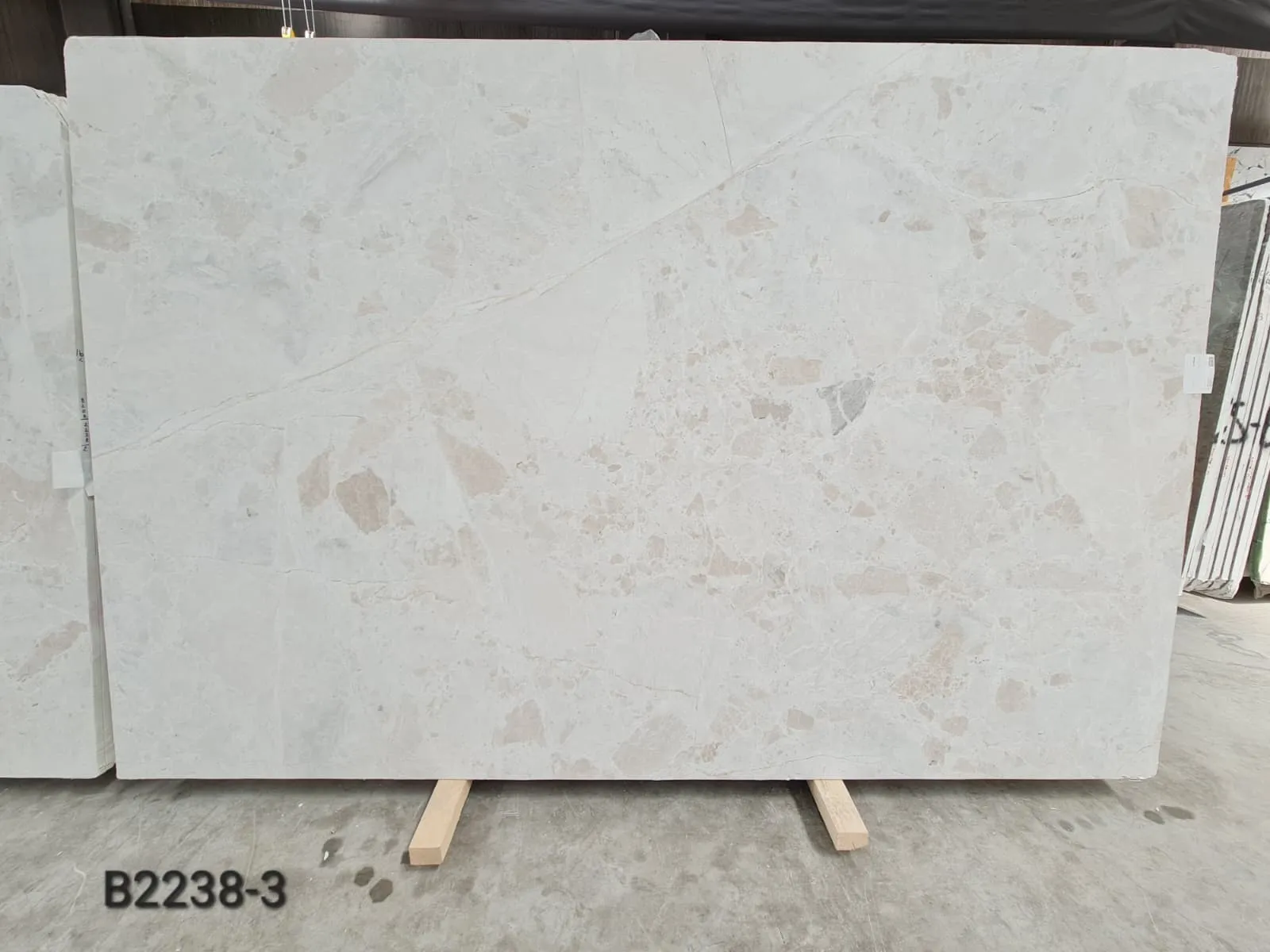 B2238 - 2 CM Vanilla Ice Honed