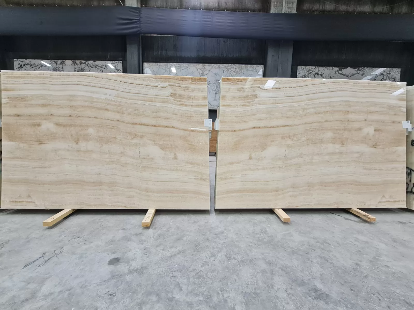 B2036 - 2CM WHITE ONYX POLISHED