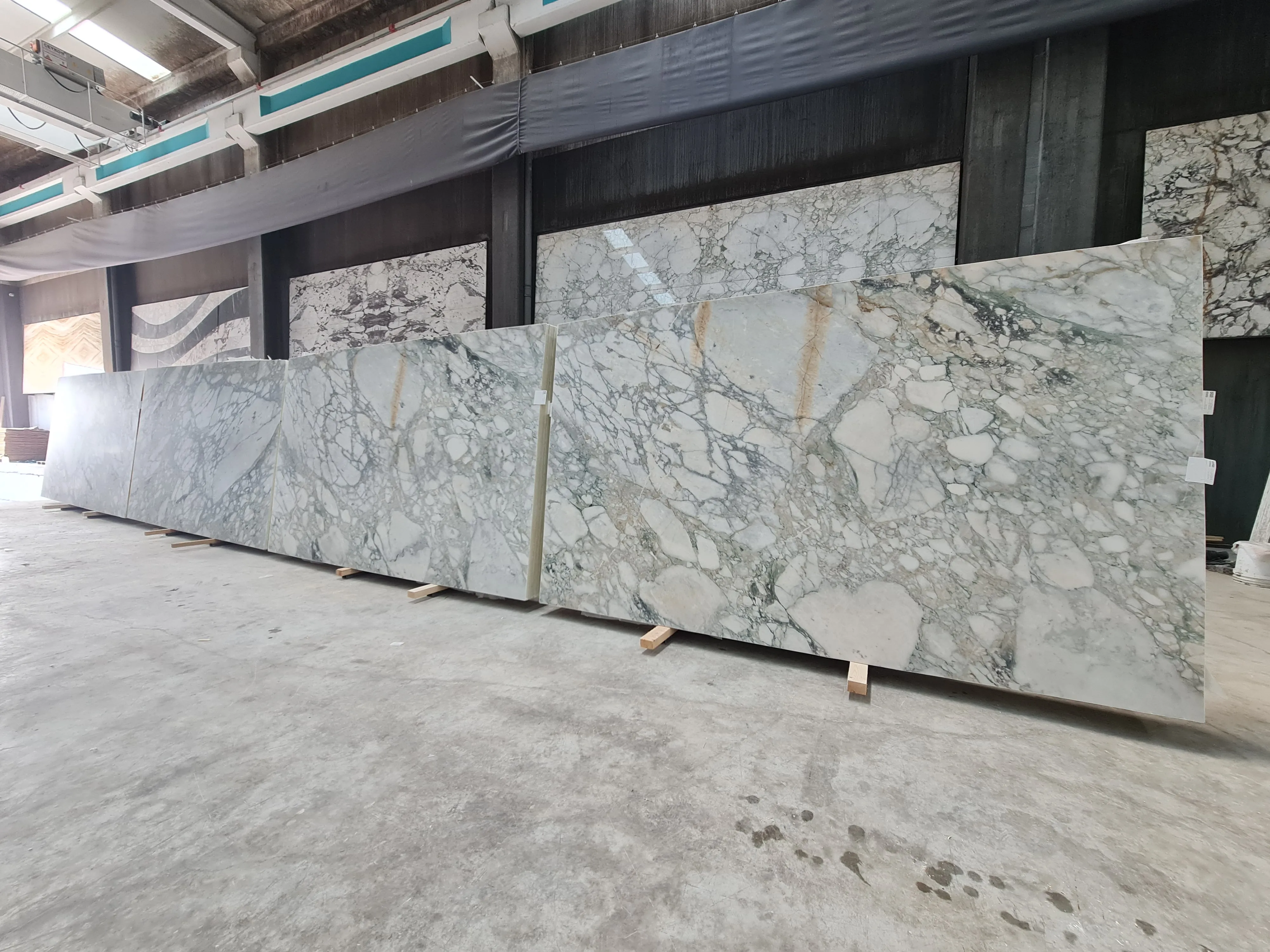 B6286 - 3 CM Calacatta Green Honed