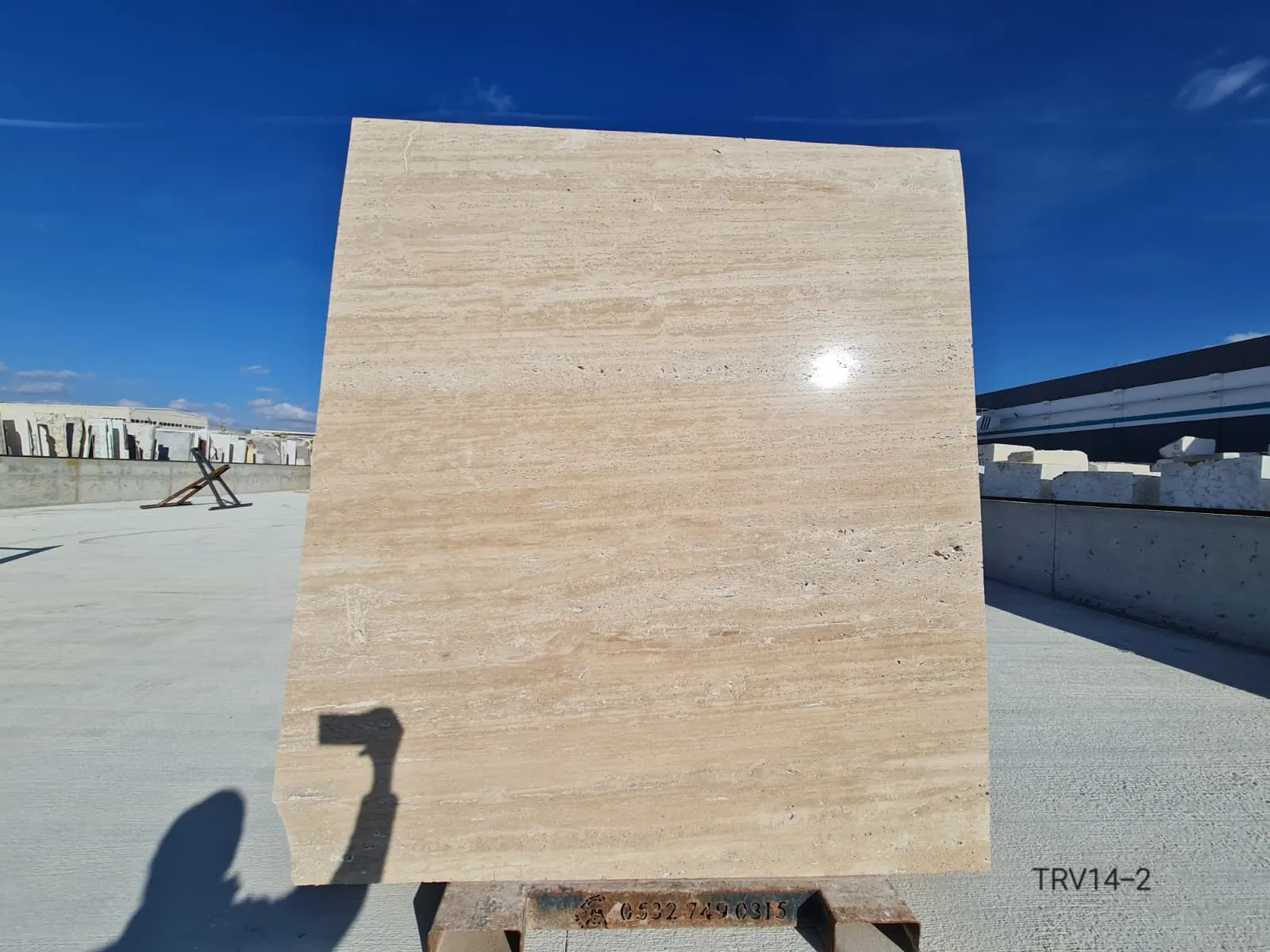 RTV14 - VEINCUT TRAVERTINE UNFILLED POLISHED
