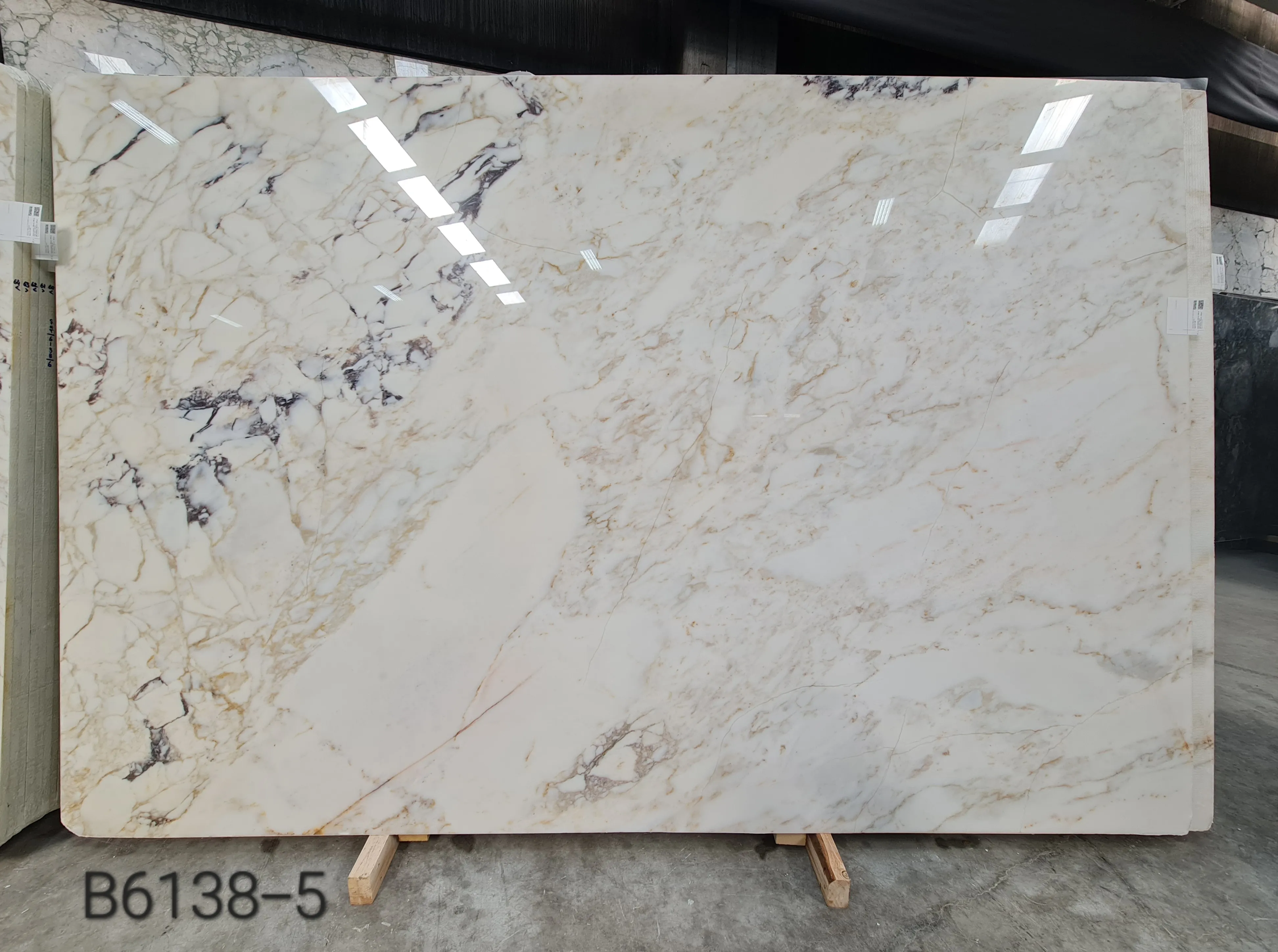 B6138 - 2 CM Afyon Sugar Violet Polished