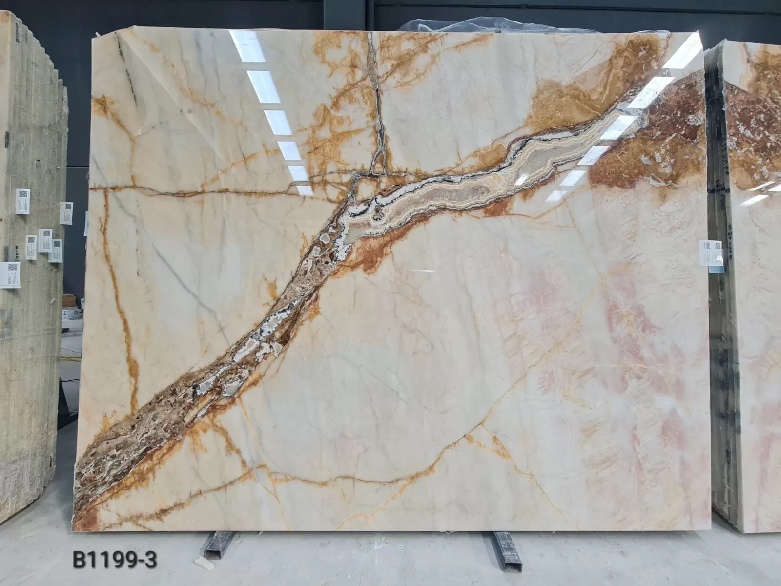 B1199 - 2 CM Gold River Polished