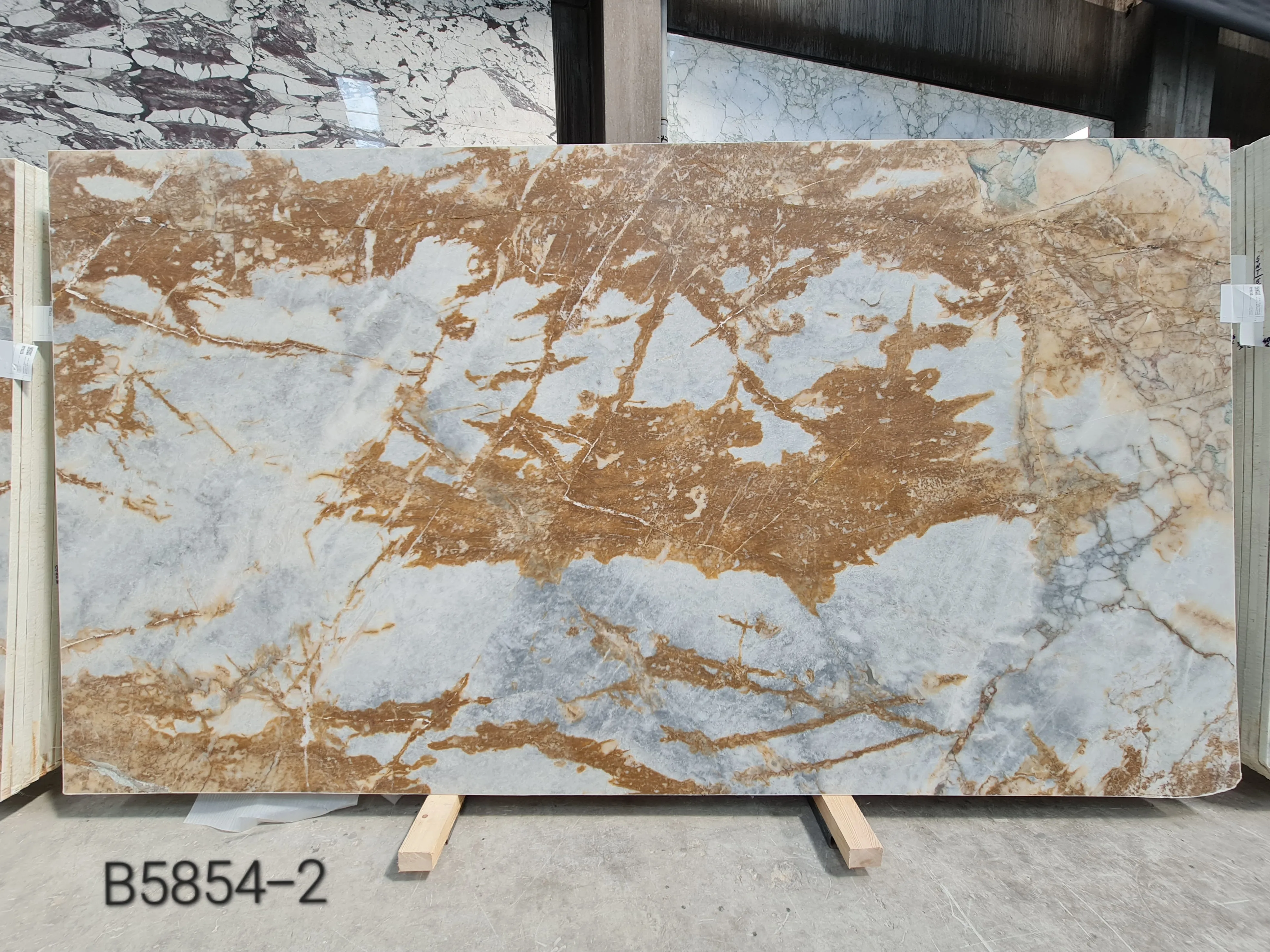 B5754 - 2 CM Imperiale Gold Honed