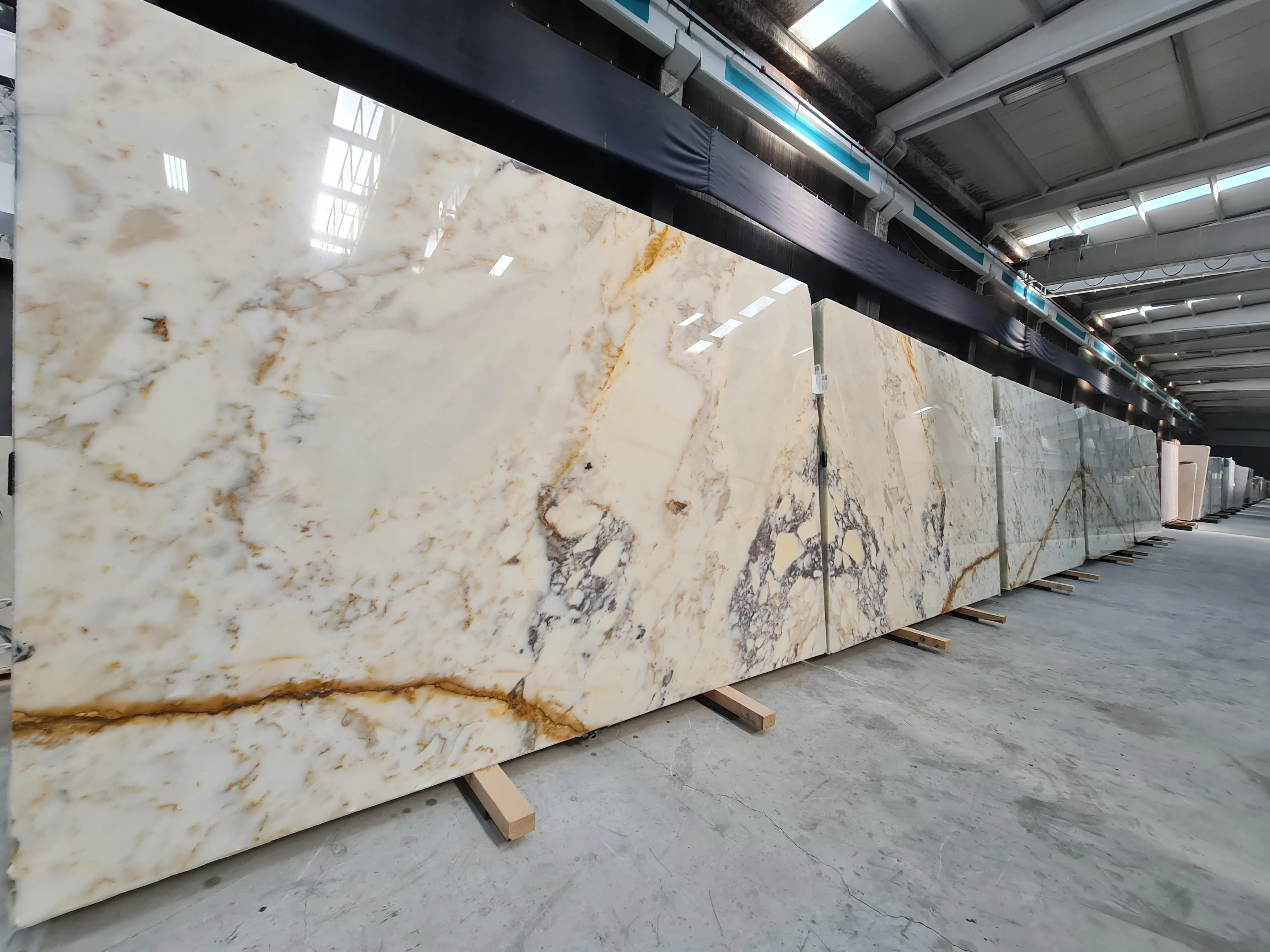 B1242 - 2 CM Afyon Sugar Violet Polished