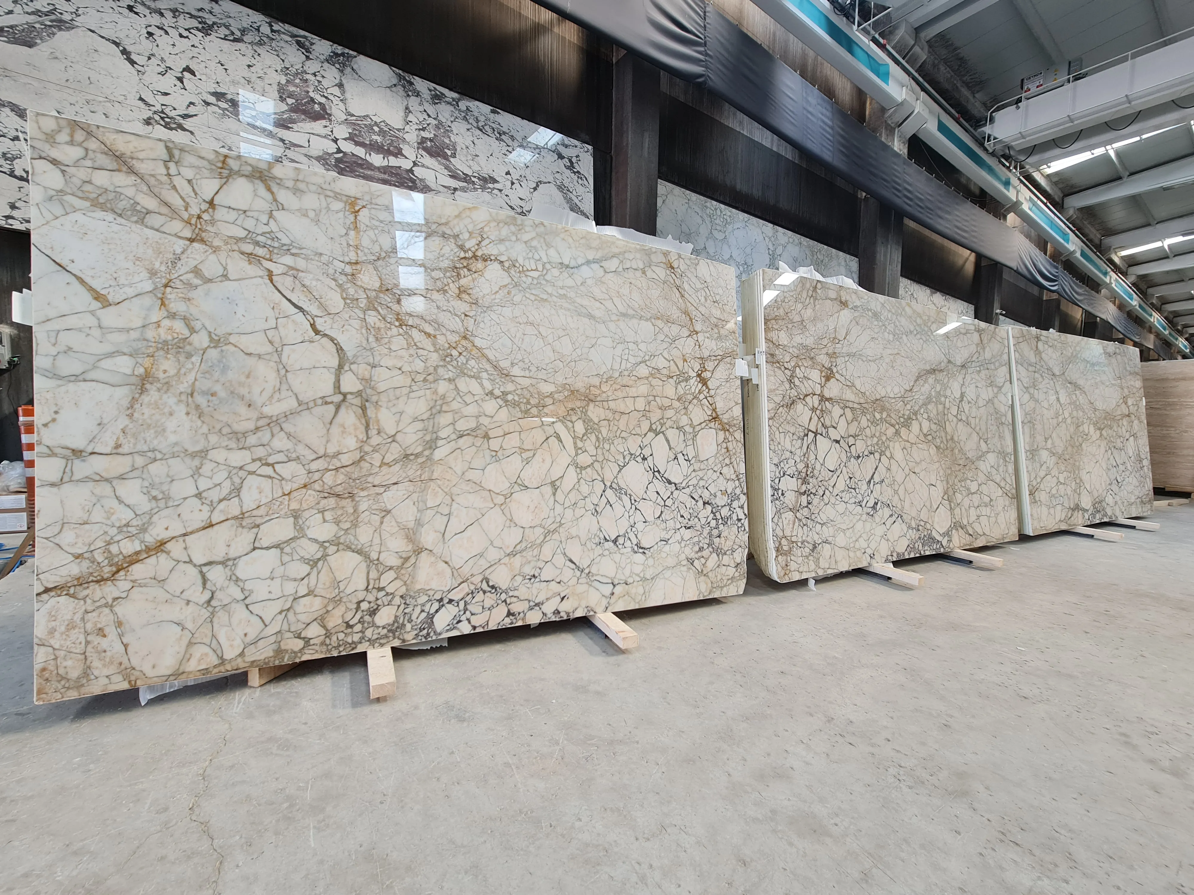 B6222 - 2 CM Calacatta Venato Gold Polished