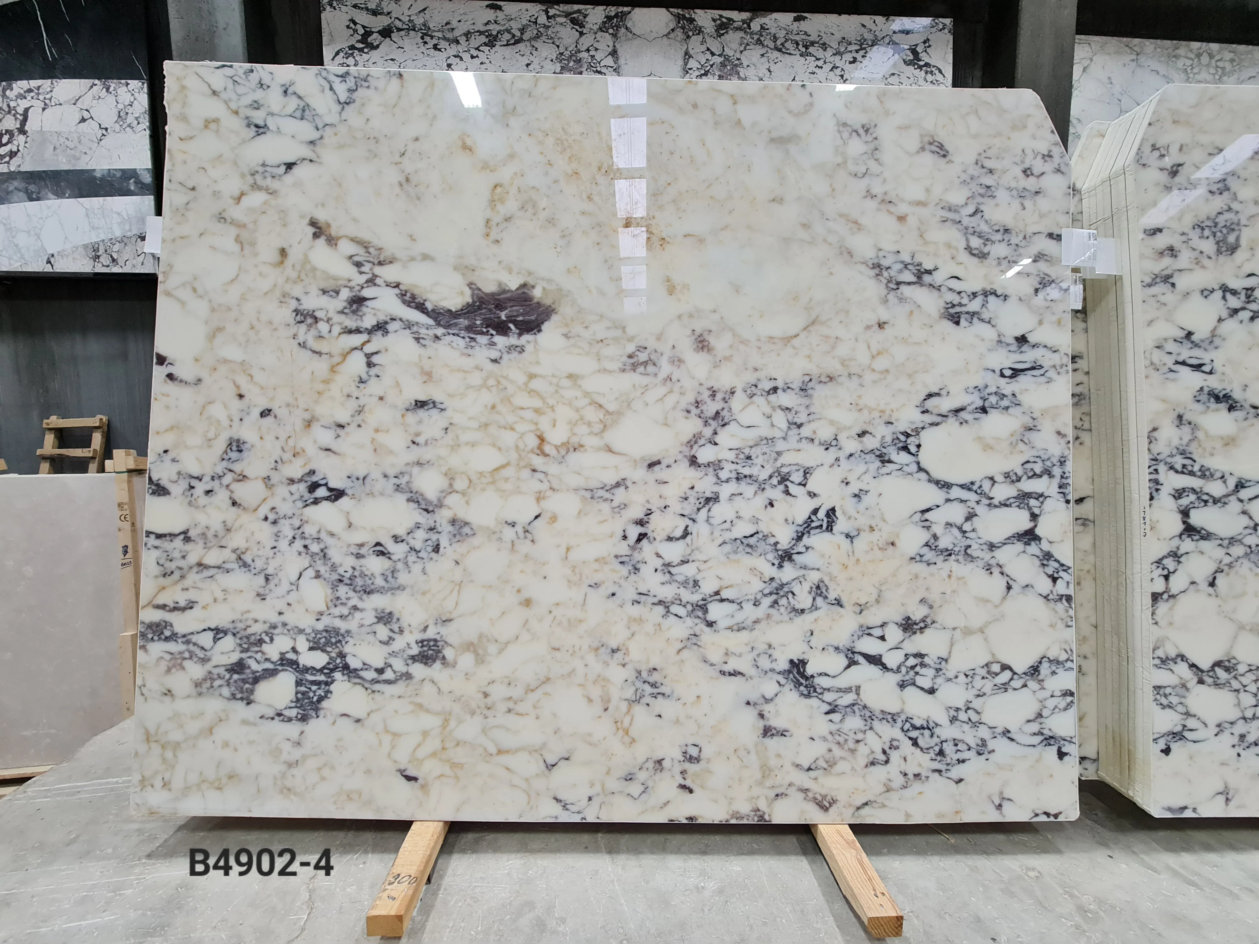 B4902 - 2 CM Afyon Violet Polished