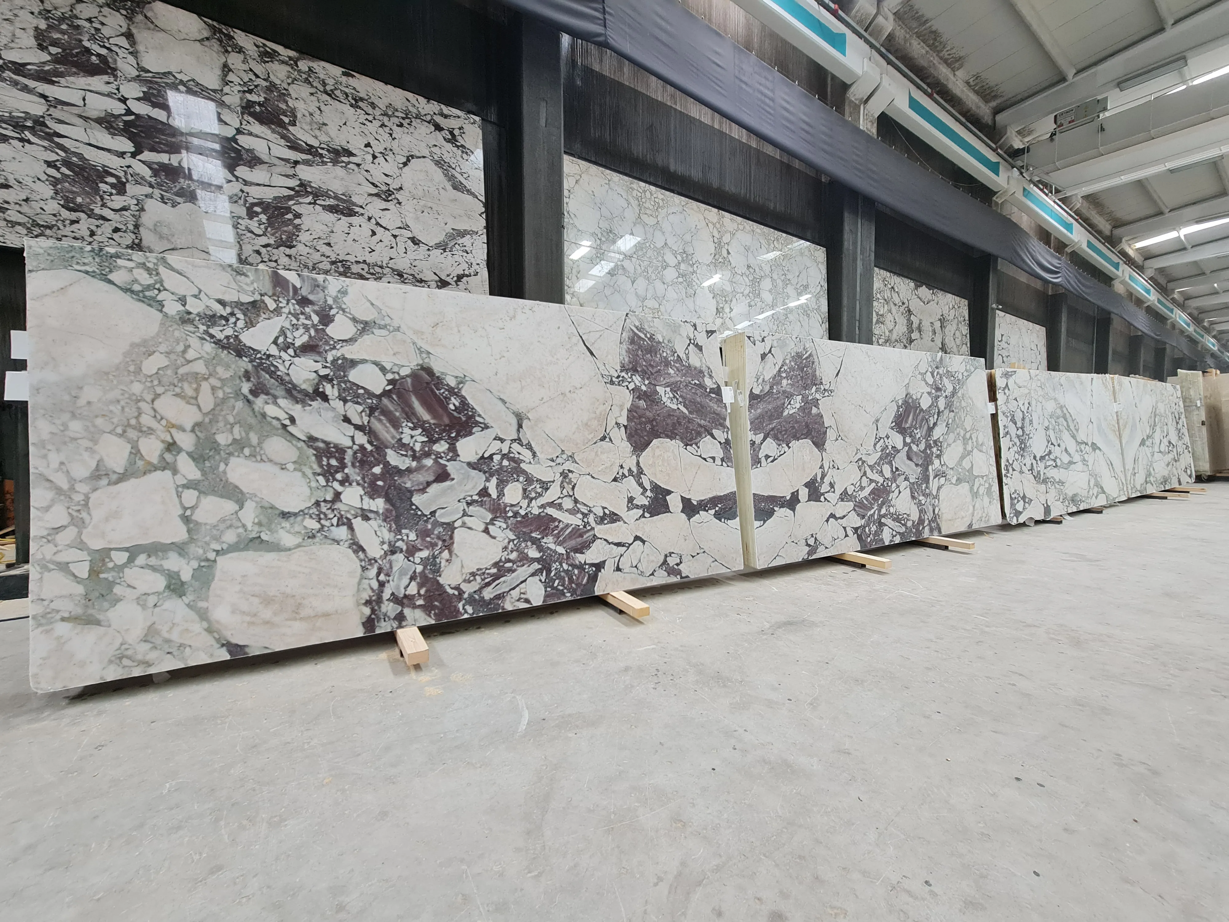 B5260 - 2 CM Calacatta Viola Honed