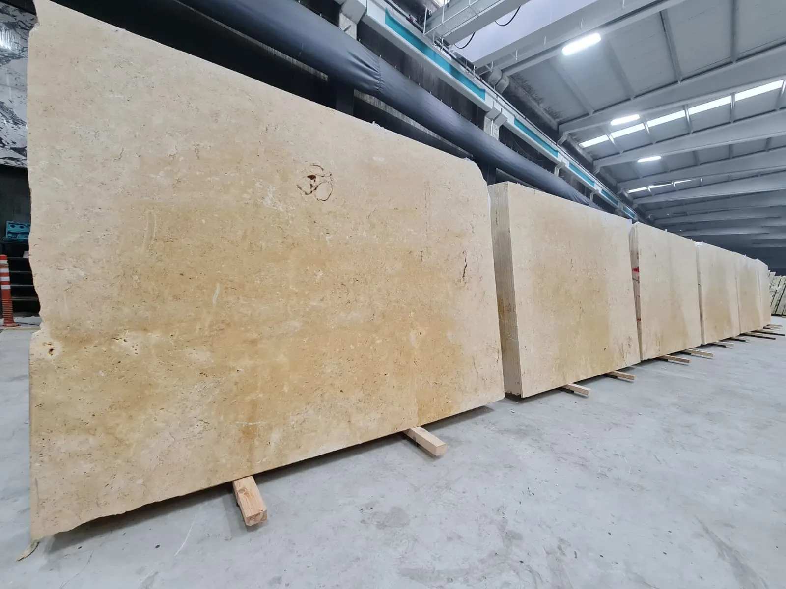 B5175 - 2 CM Gold Limestone Honed