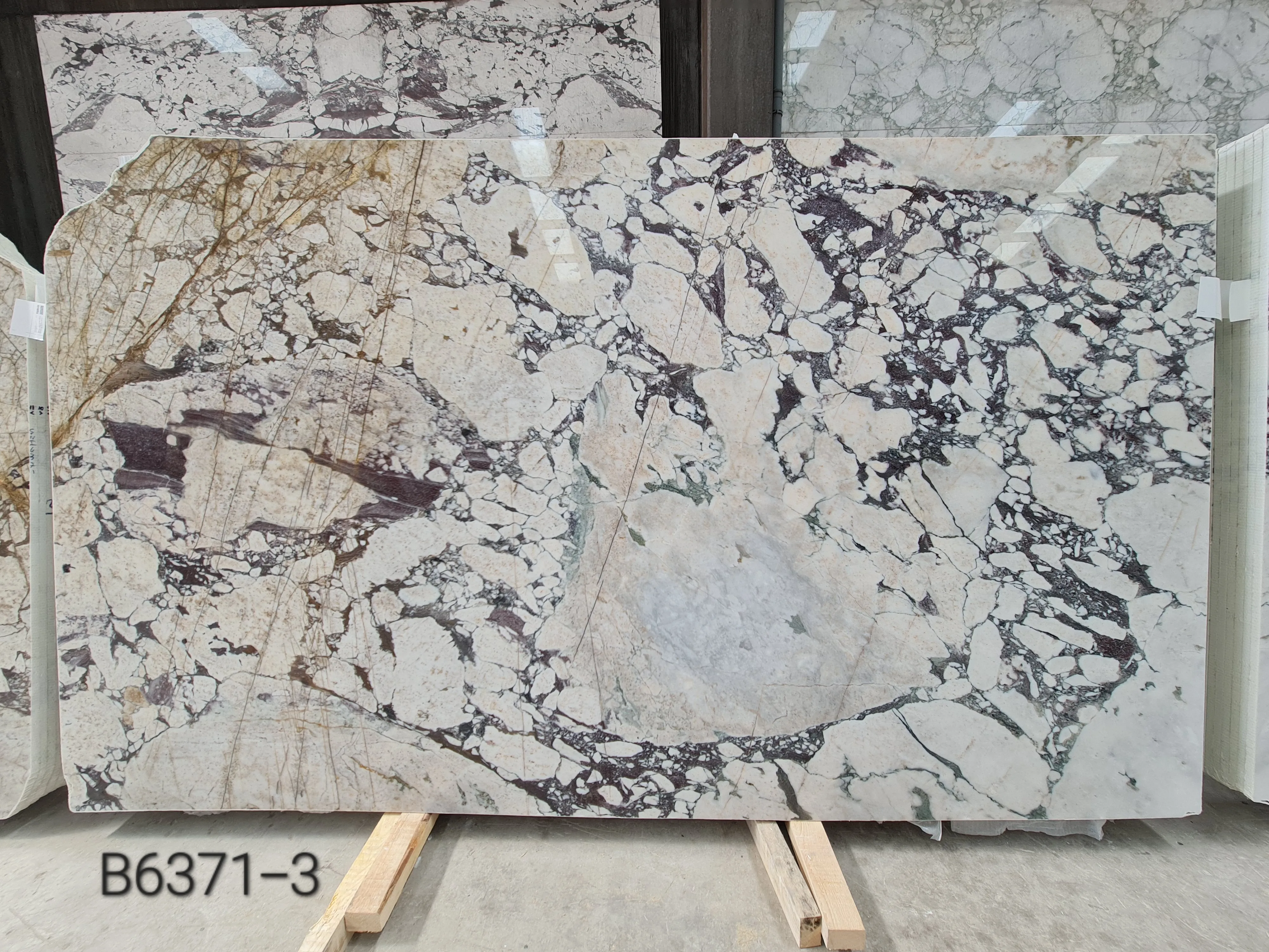 B6371 - 2 CM Calacatta Viola Polished