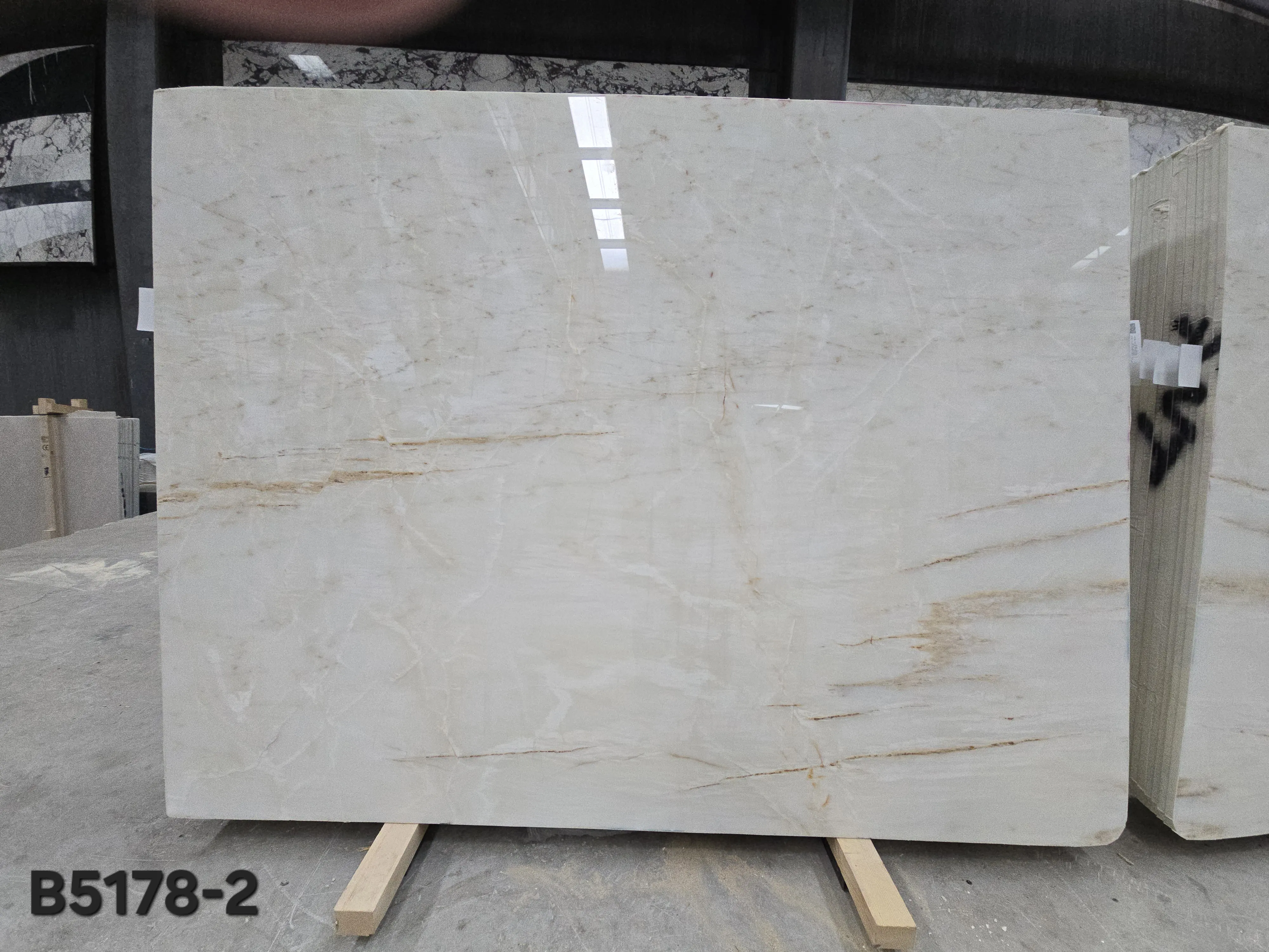 B5178 - 2 CM Calacatta Amber Polished