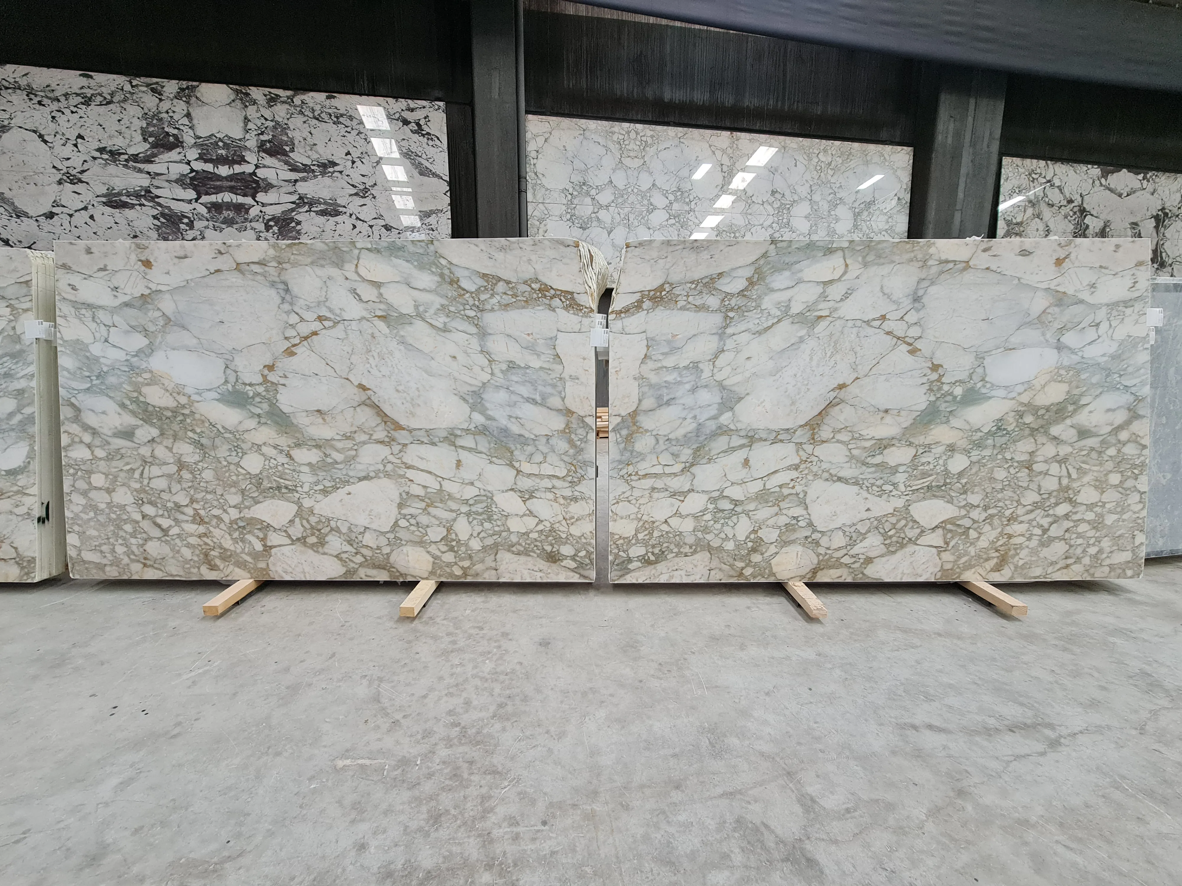 B5087 - 2 CM Calacatta Green Honed