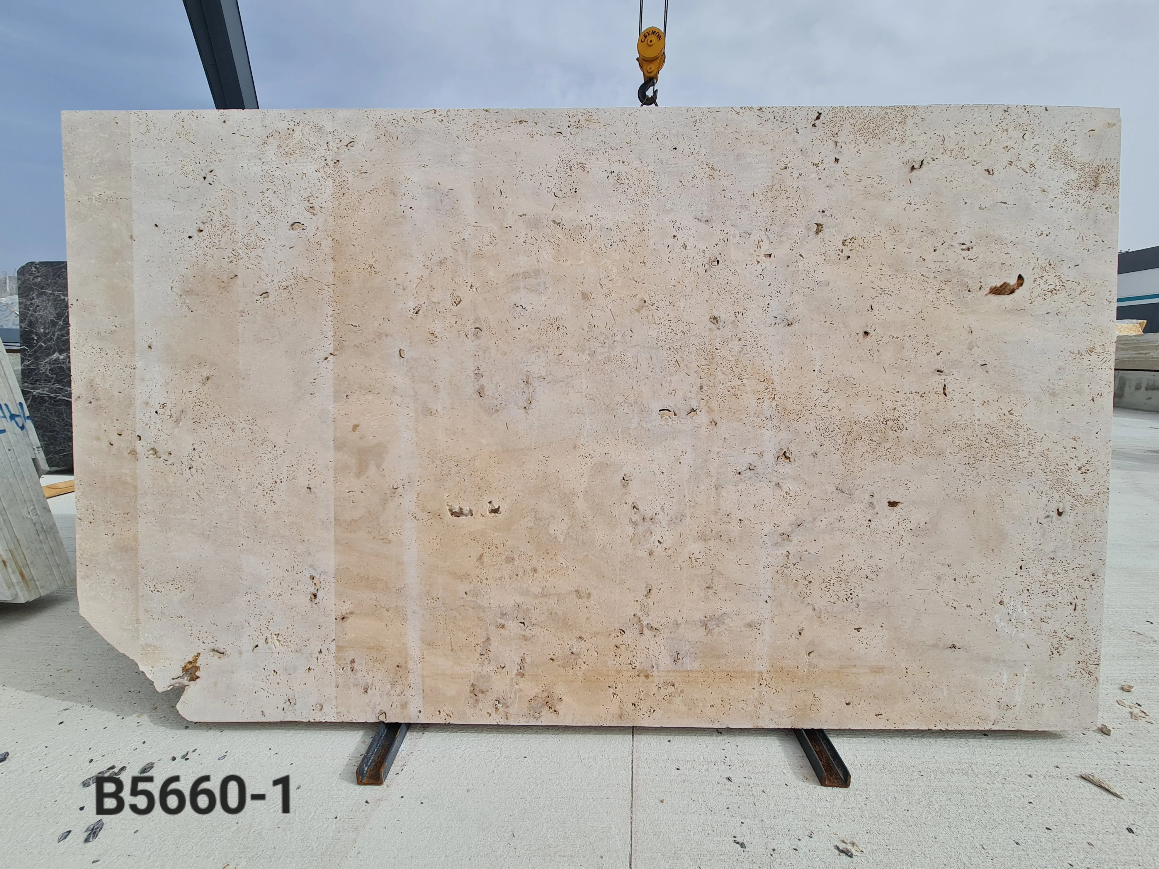 B5660 - 2 CM Light Travertine Crosscut Unfilled Raw