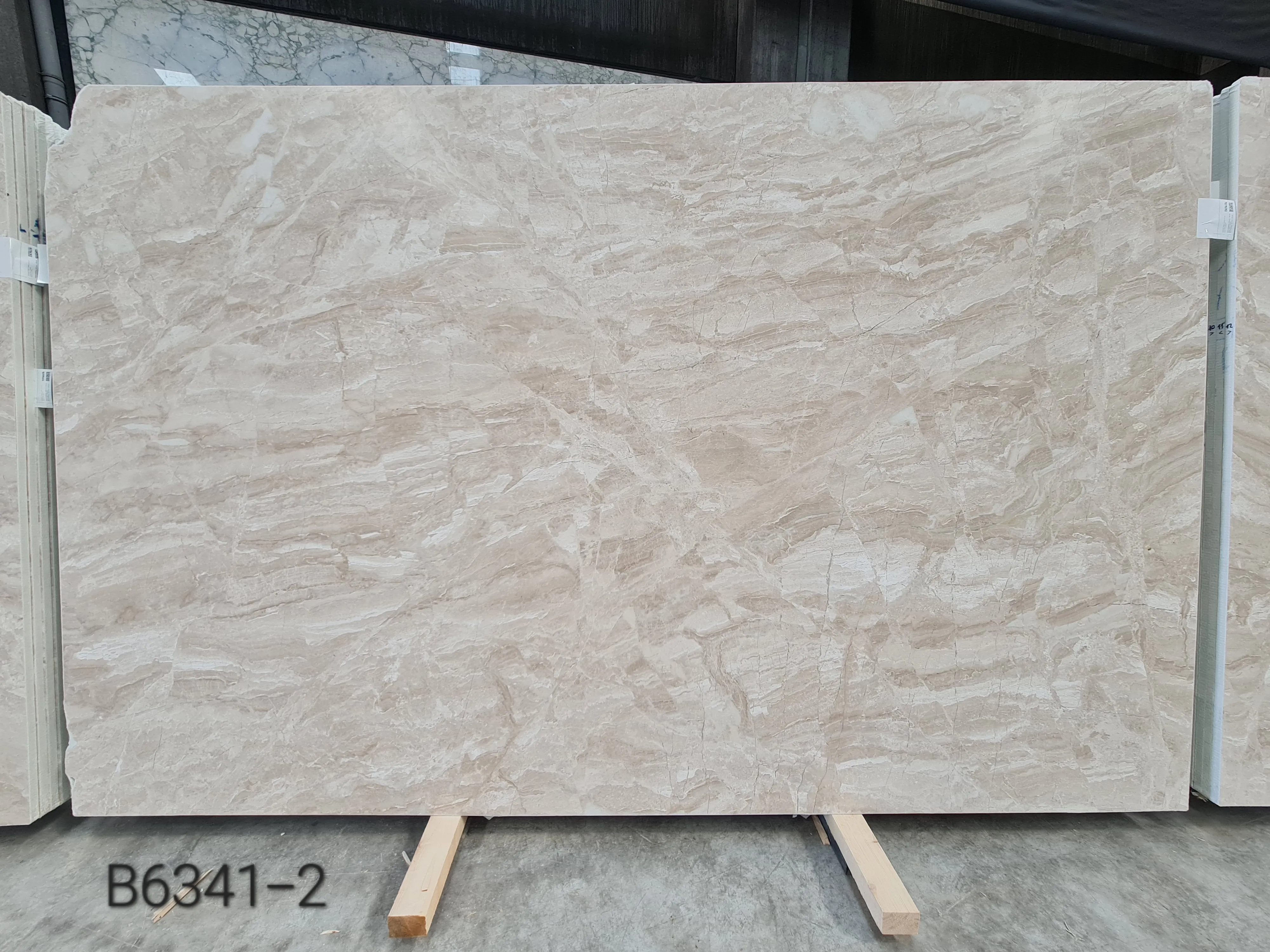 B6341 - 2 CM Diana Royal Honed