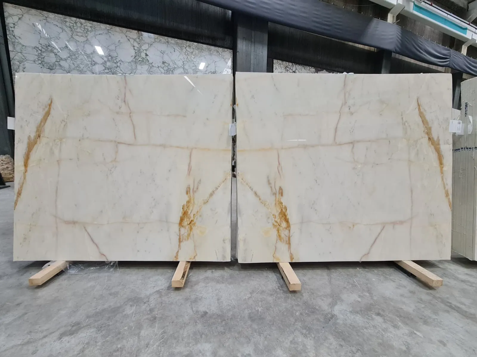 B5177 - 2 CM Calacatta Amber Polished