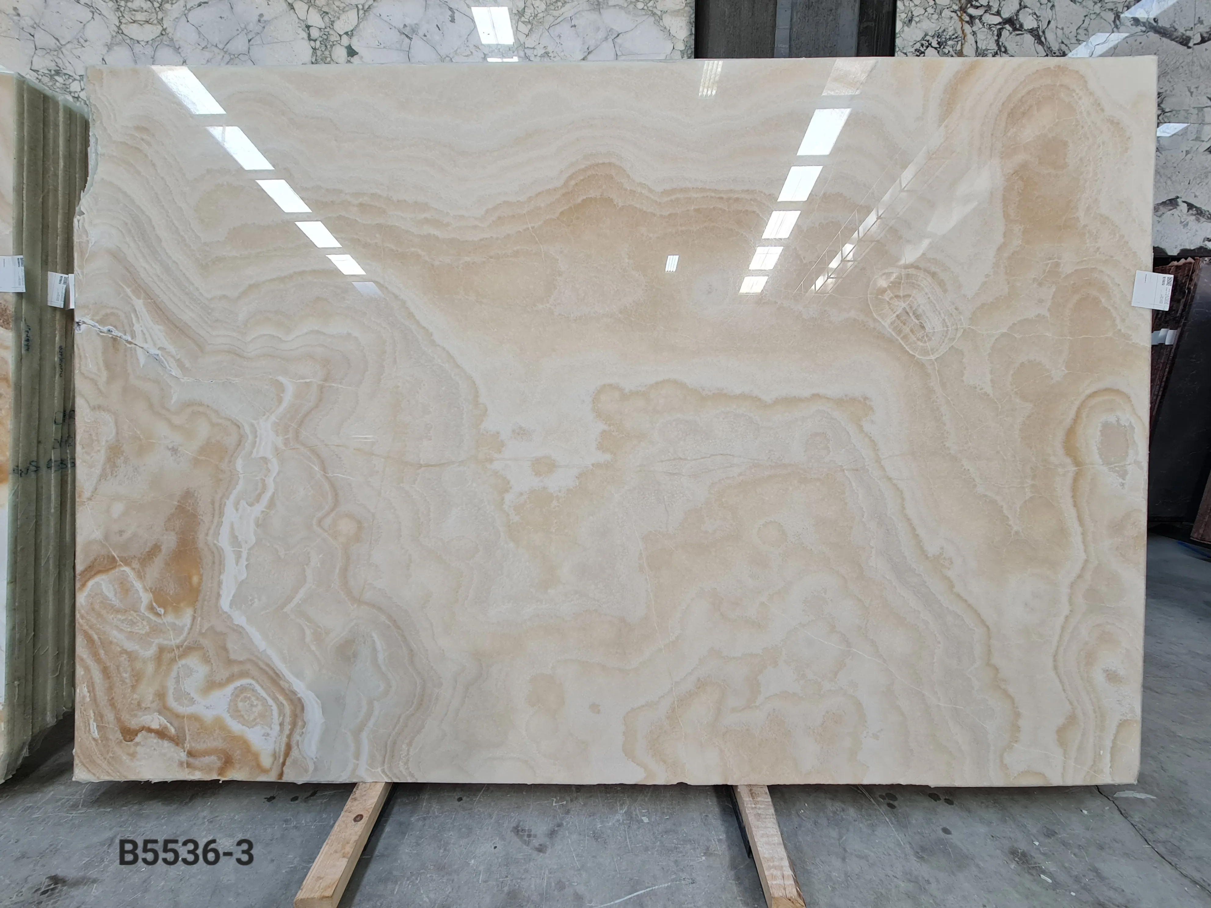 B5536 - 2 CM White Onyx Polished