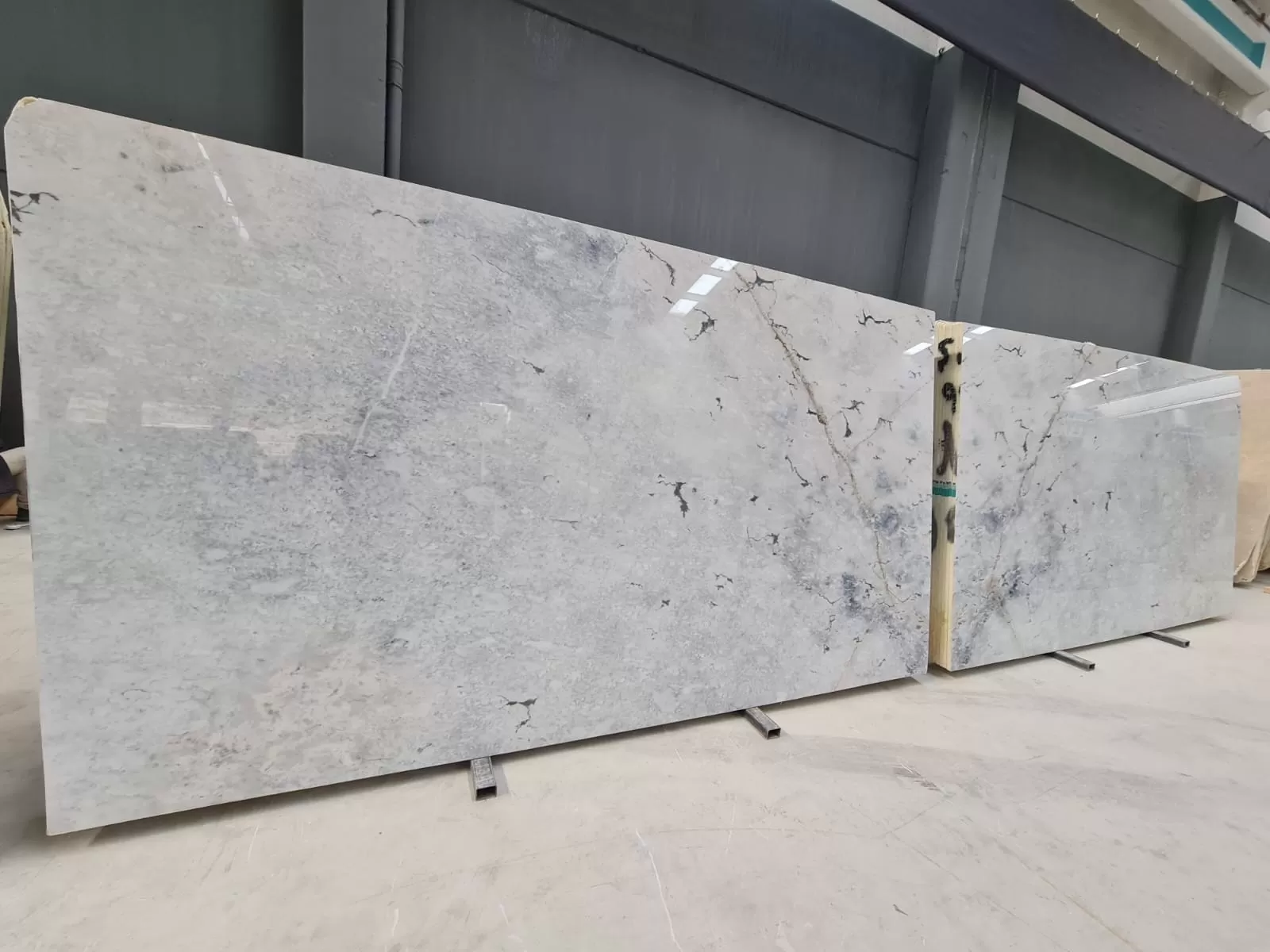 B1884 - 2CM Paonazzo Blu Polished