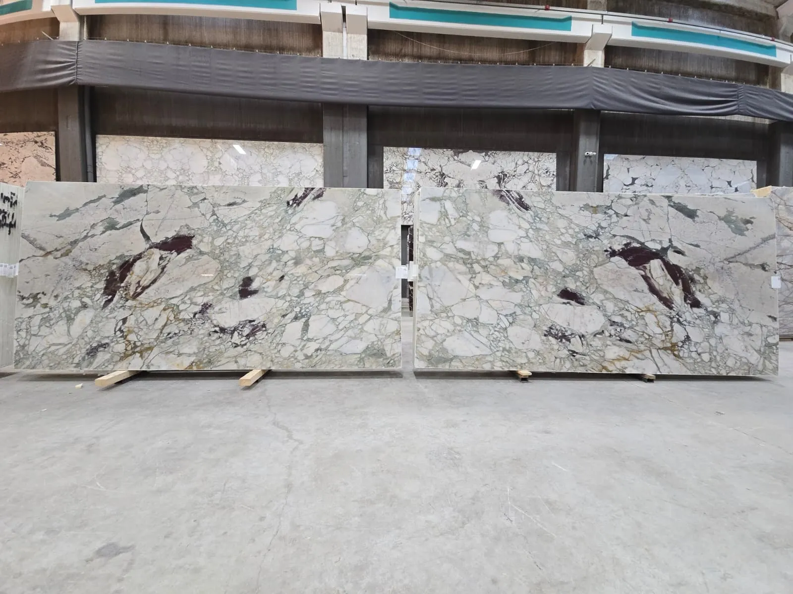 B4862 - 2 CM Calacatta Green Polished