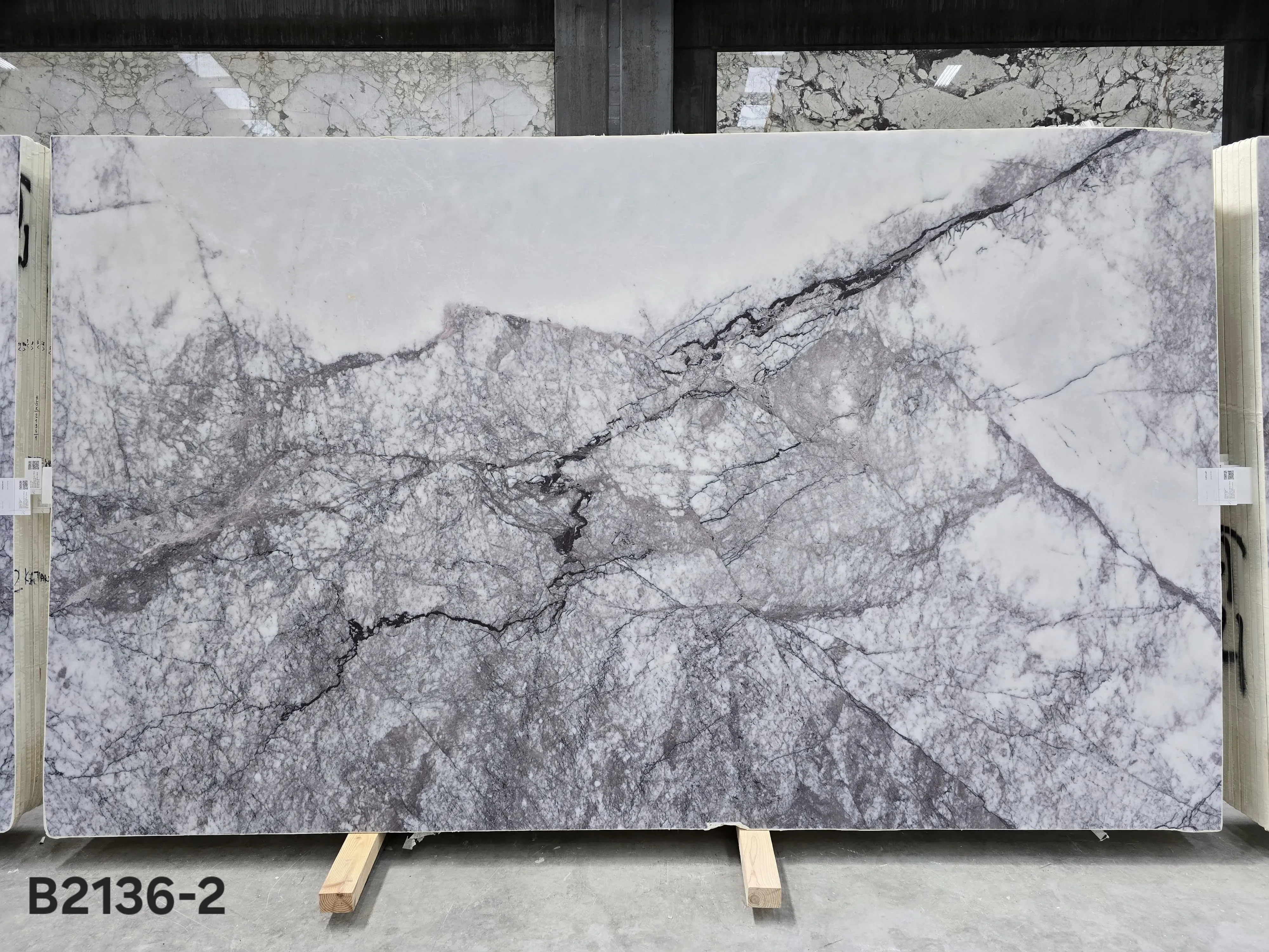 B2136 - 2 CM Lilac Honed