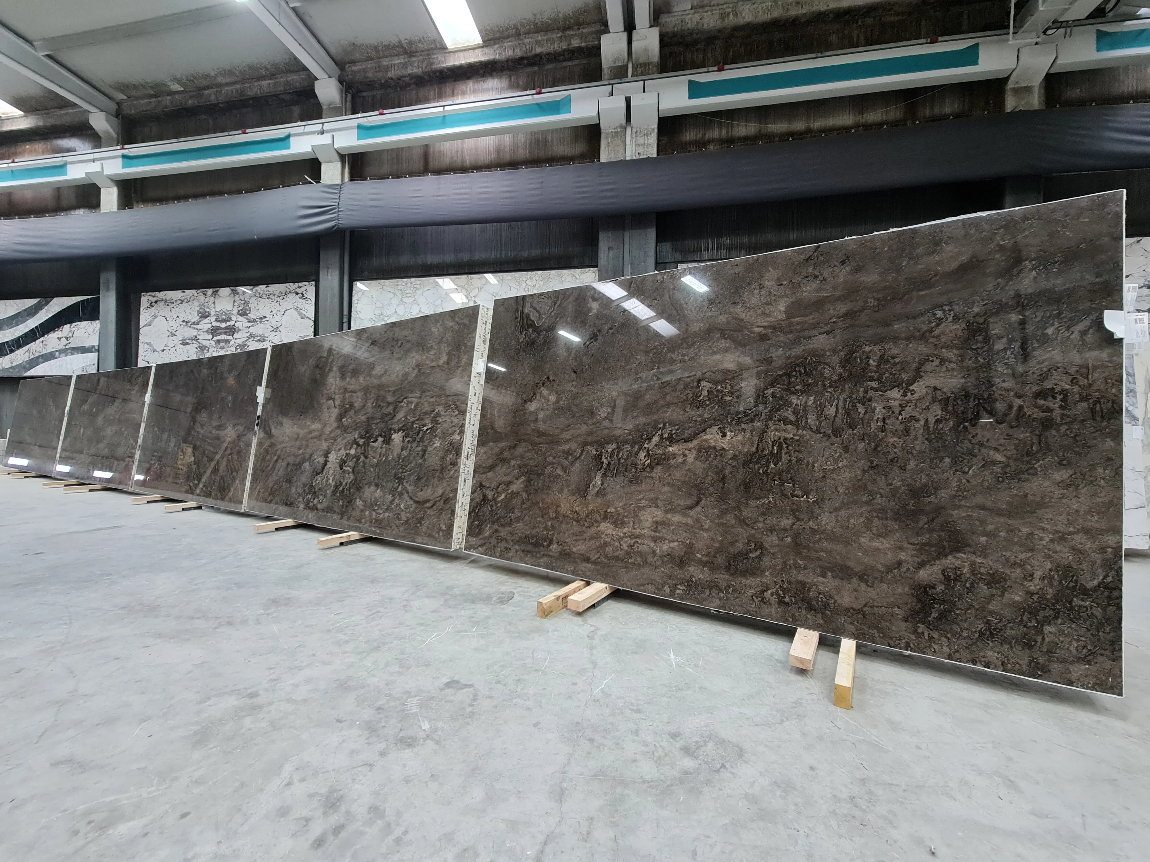 B5283 - 2 CM Narcisse Polished