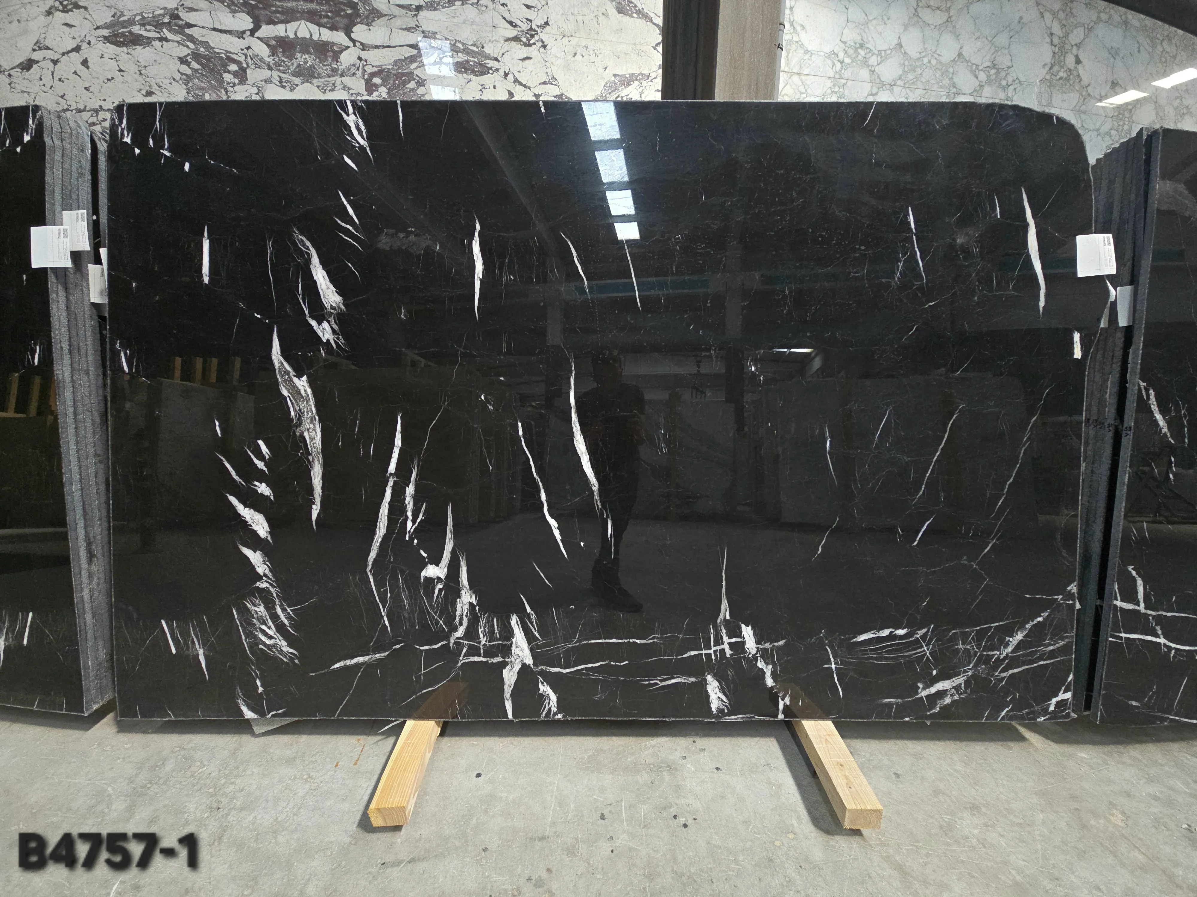 B4757 - 2 CM Alexandrette Black Polished