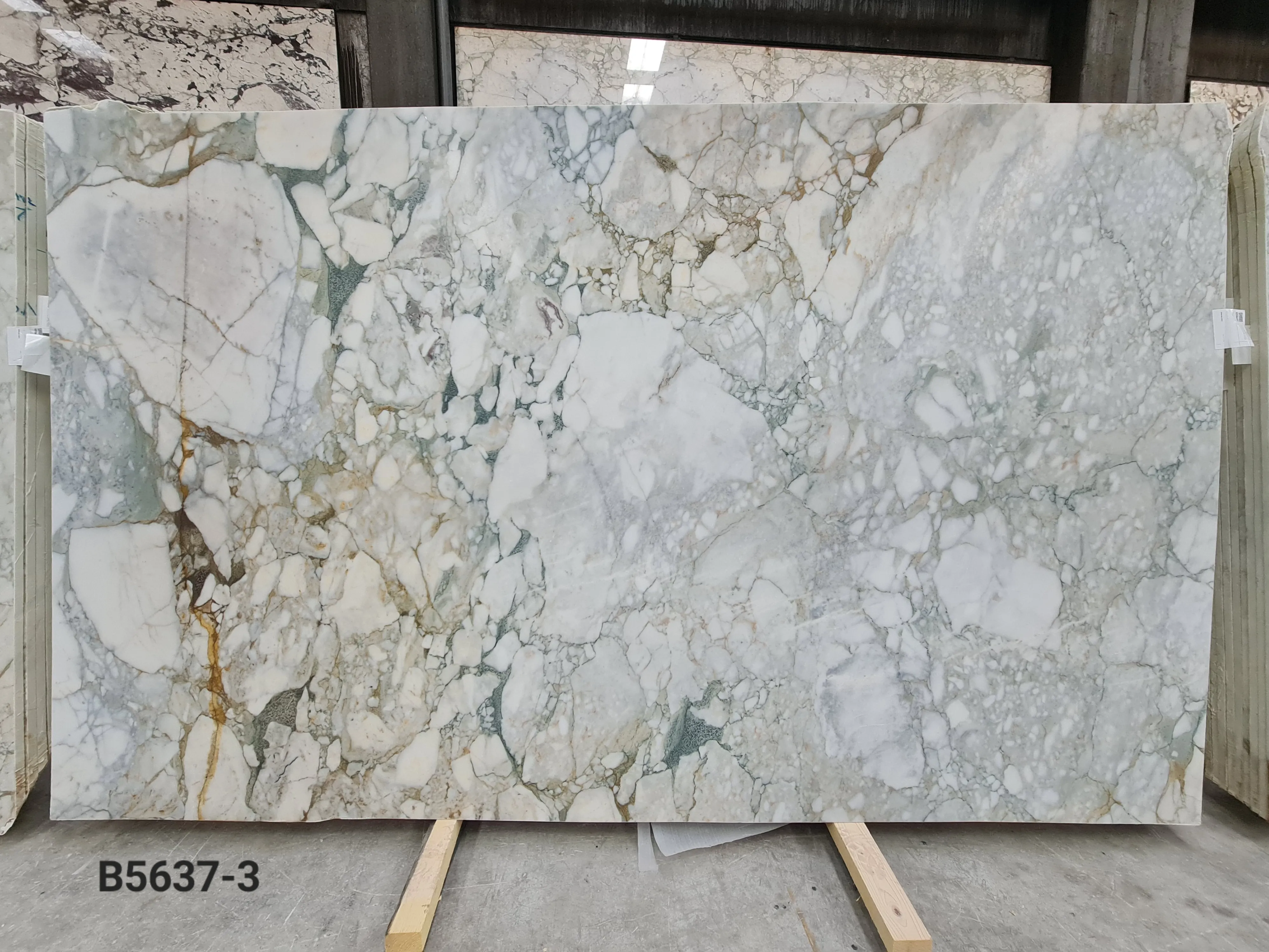 B5637 - 2 CM Calacatta Green Honed