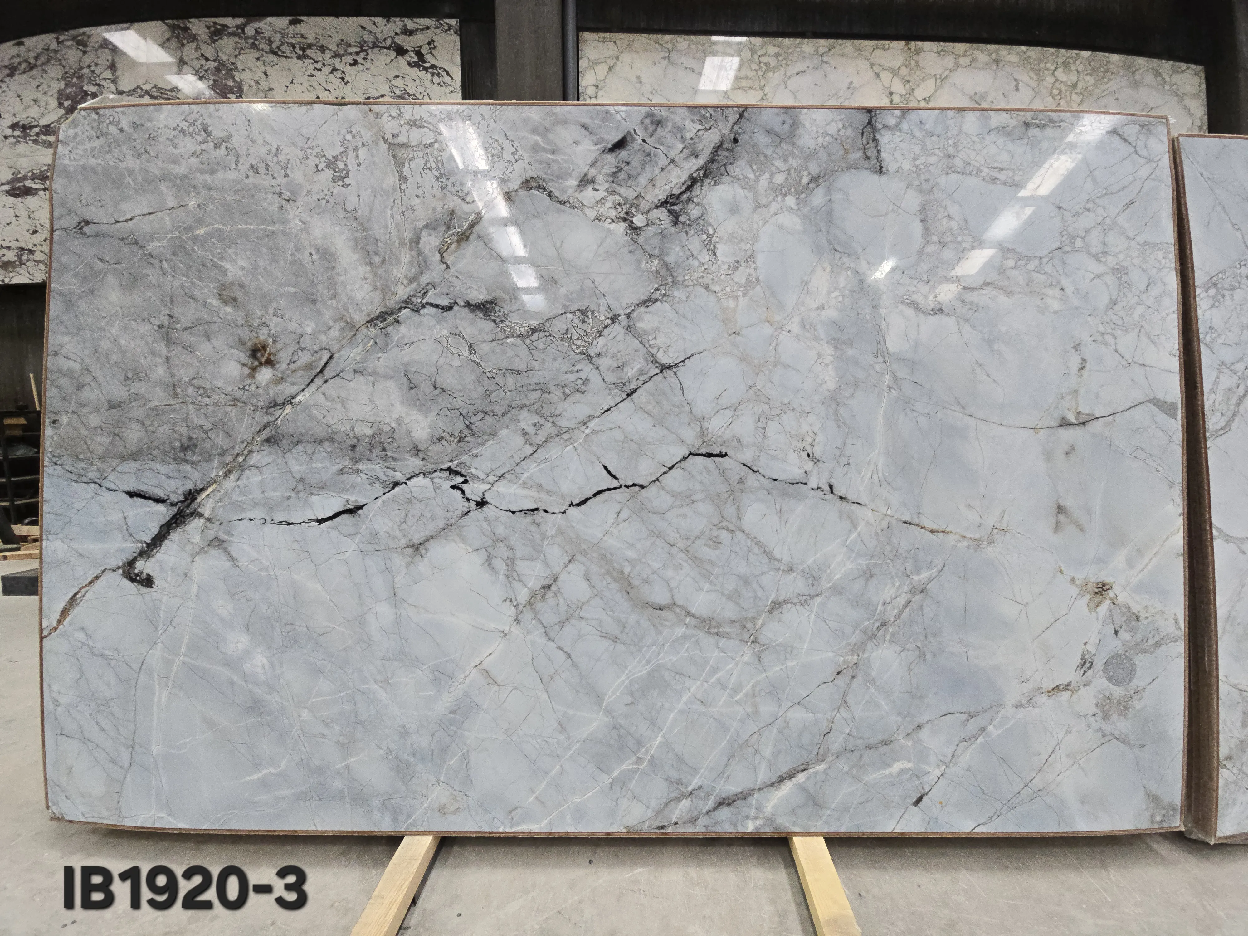 BIB1920 - 2 CM Invisible Blue Polished