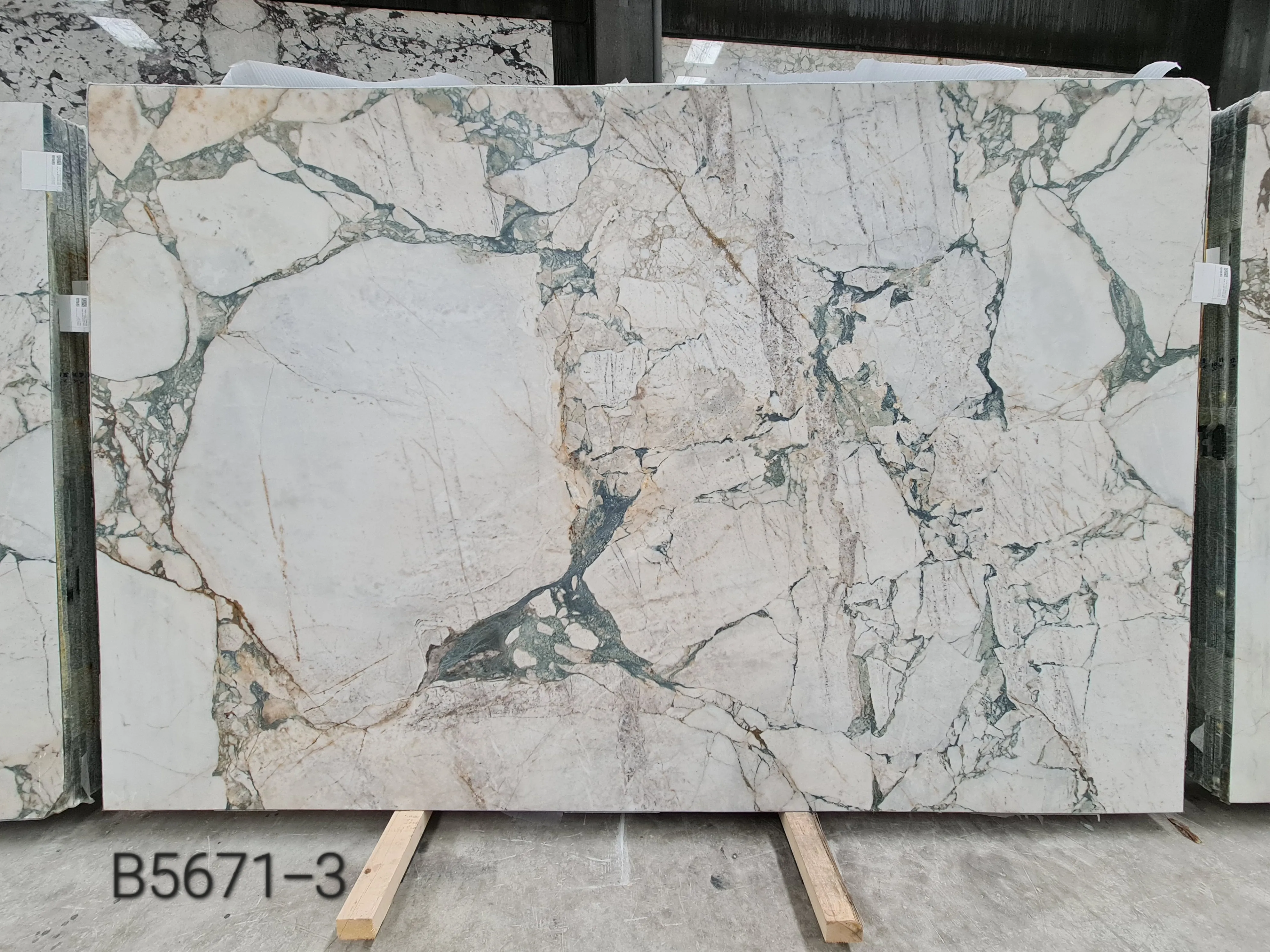 B5671 - 2 CM Calacatta Green Honed