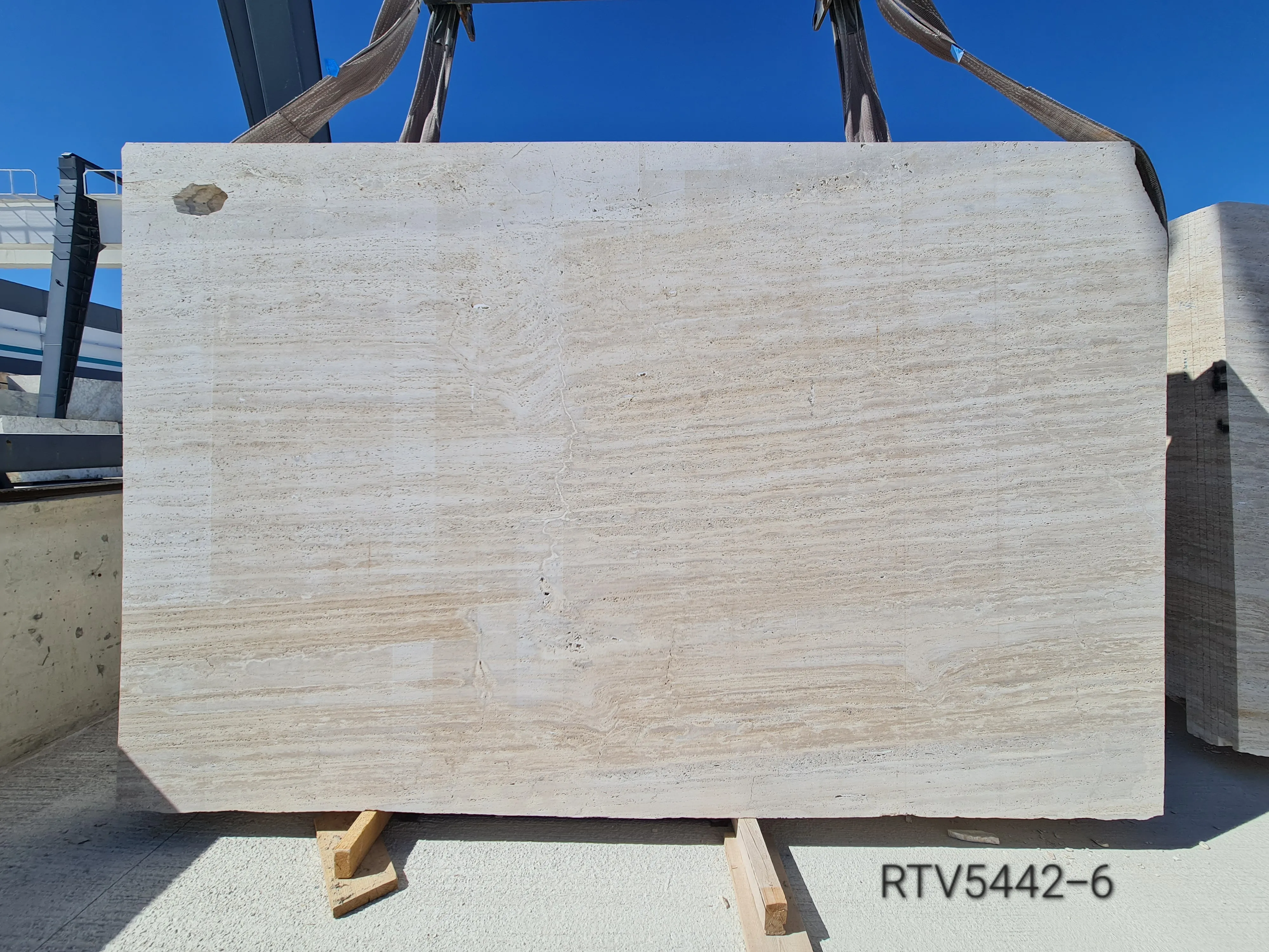 B5442 - 2 CM Riva Travertine Veincut Raw