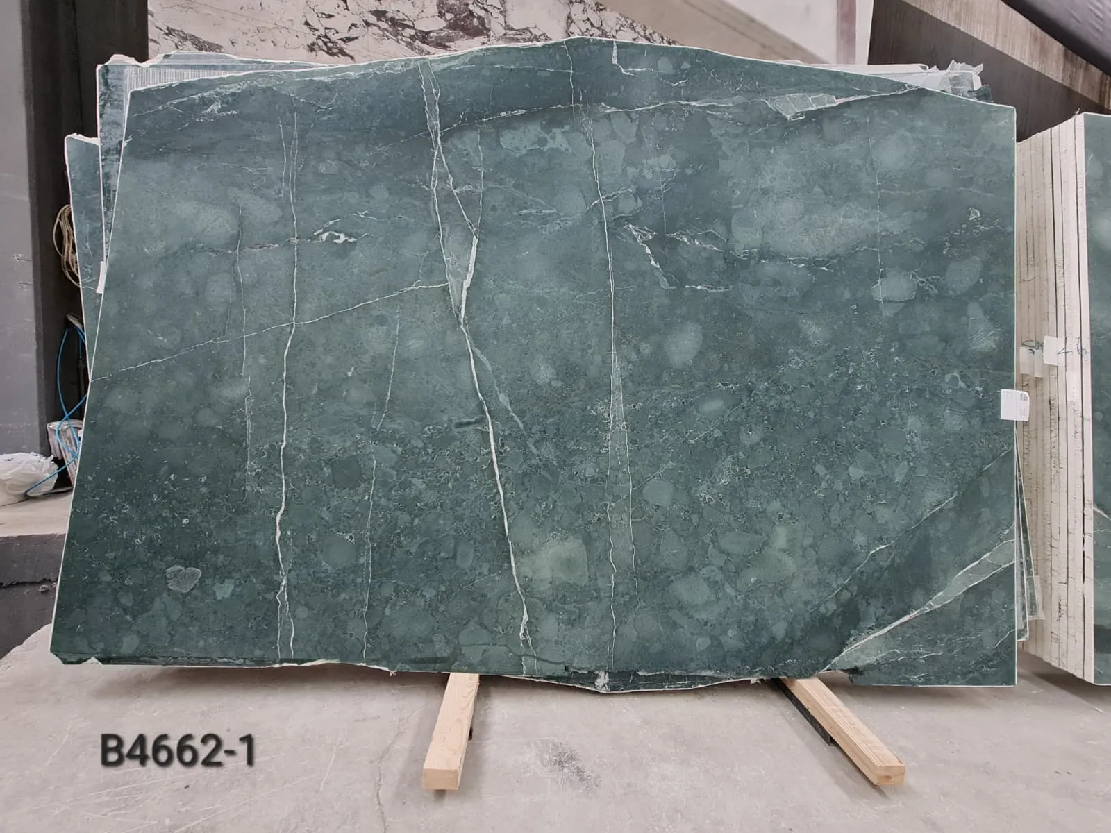 B4662 - 2 CM Verde Castama Honed