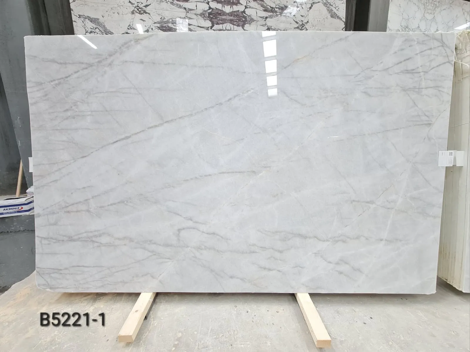 B5221 - 2 CM Crystal White Polished
