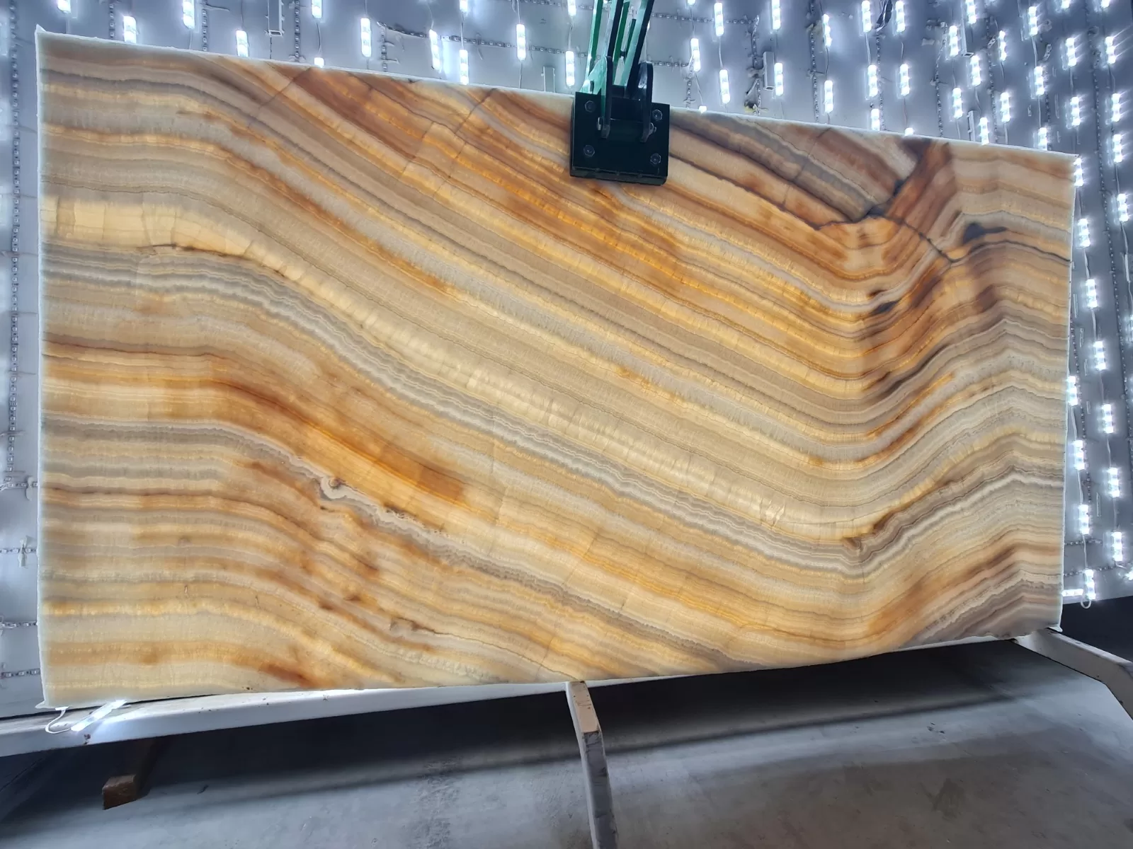 B1969 - 2CM WHITE ONYX POLISHED