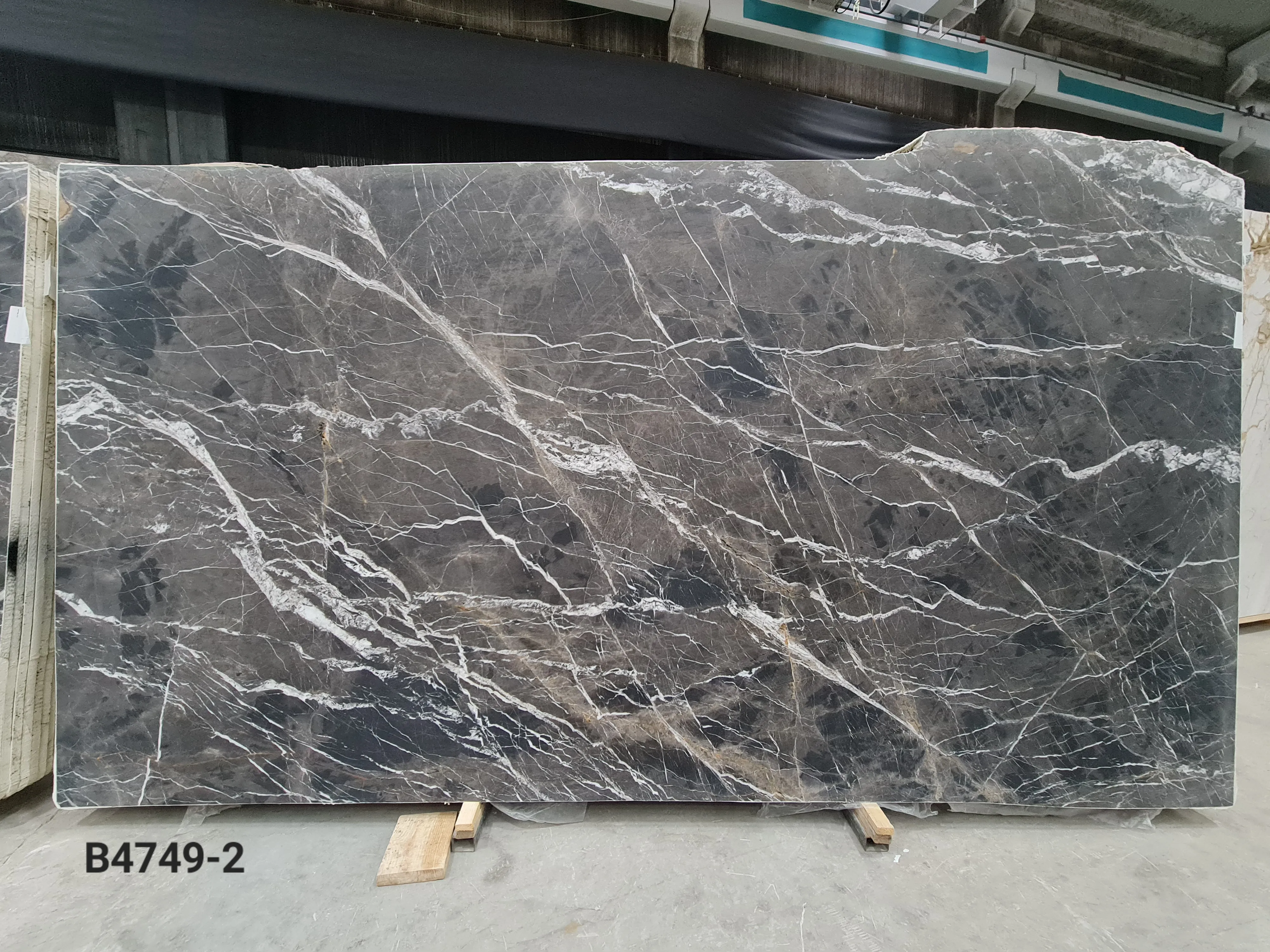 B4749 - 2 CM Bruno Perla Honed