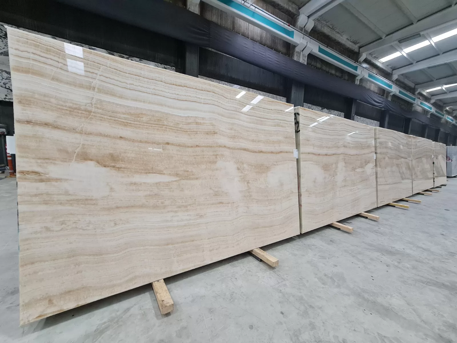 B2036 - 2CM WHITE ONYX POLISHED