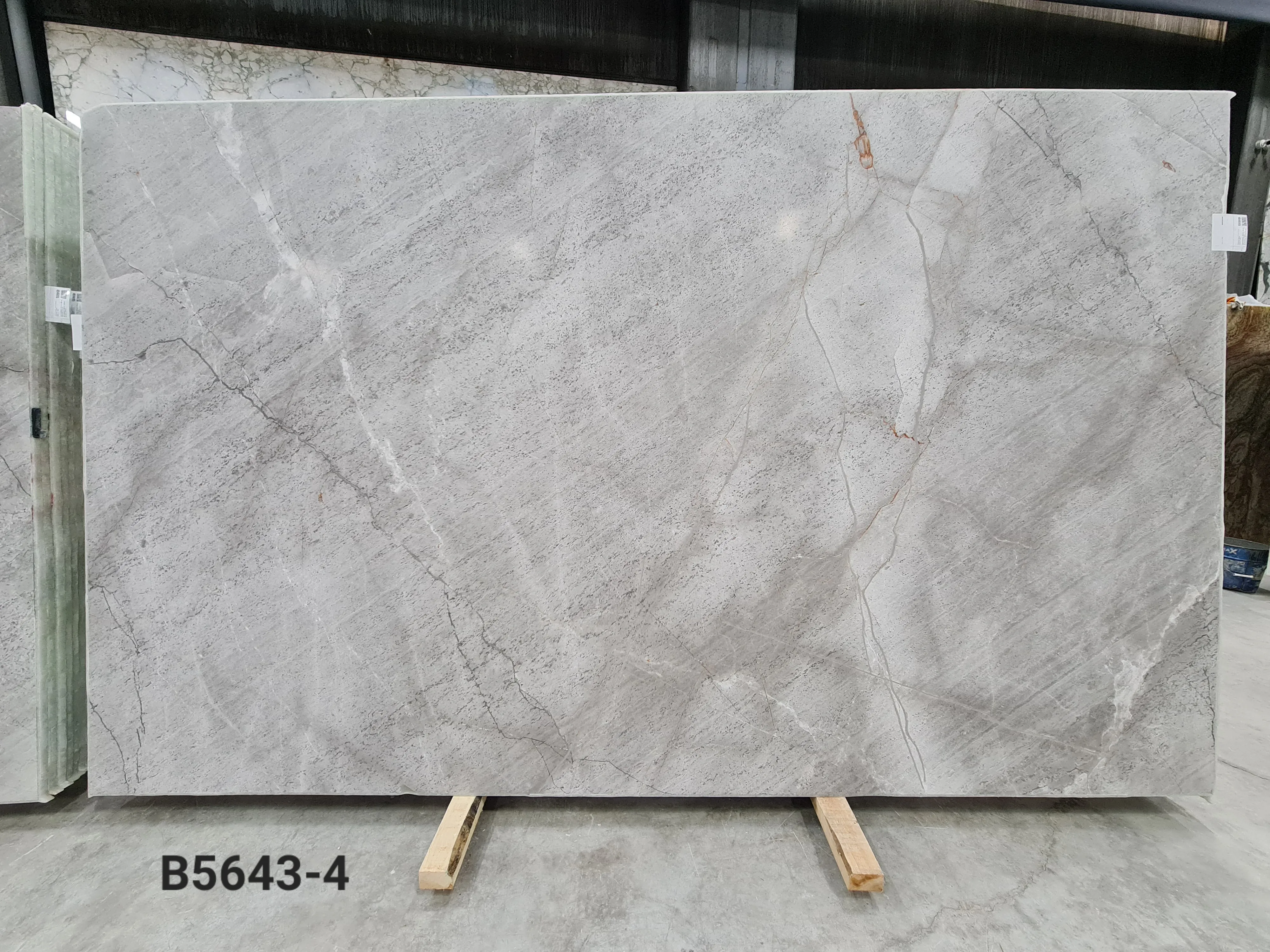 B5643 - 2 CM Fior Di Bosco Honed