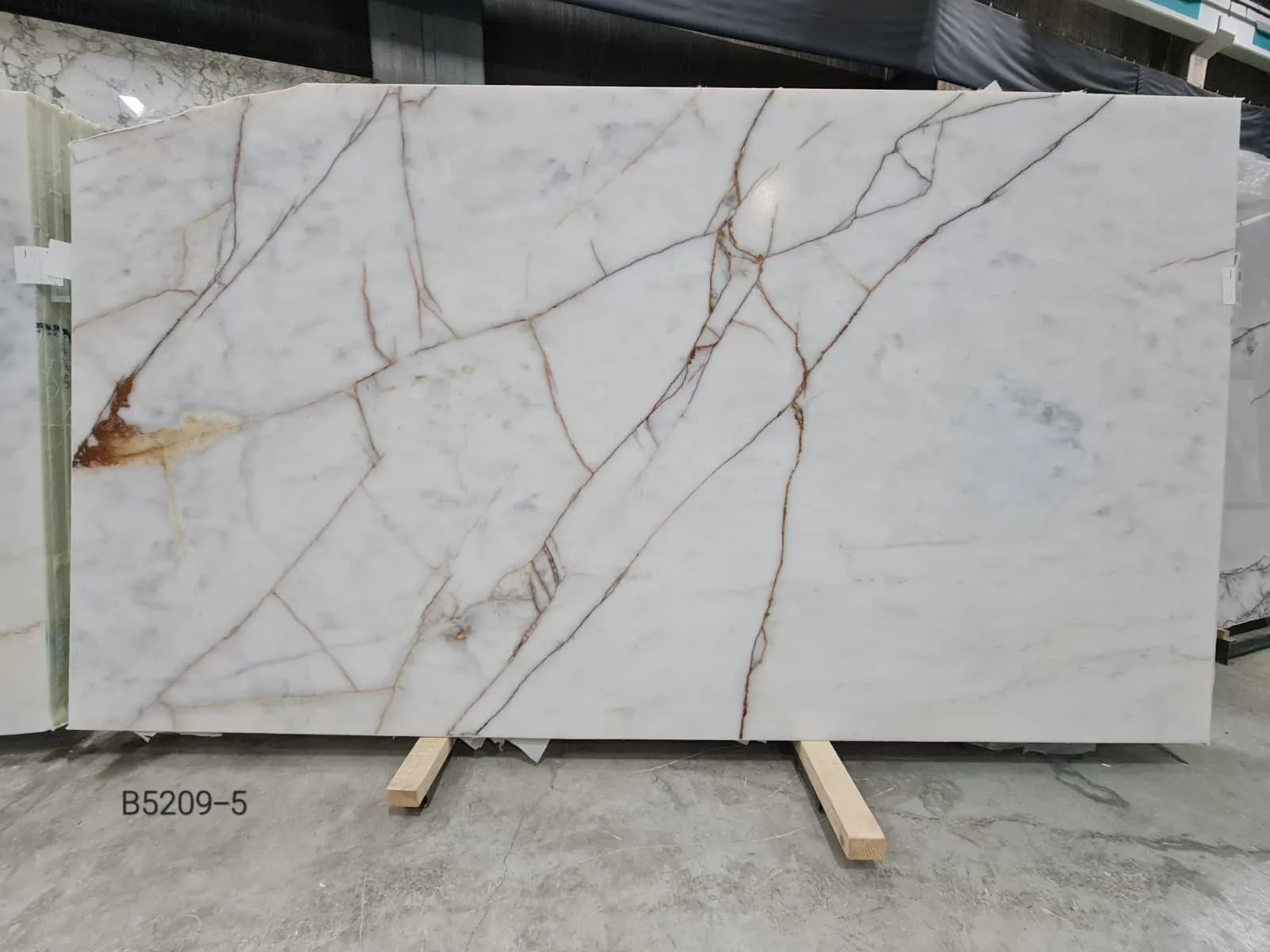 B5209 - 2 CM White River Honed