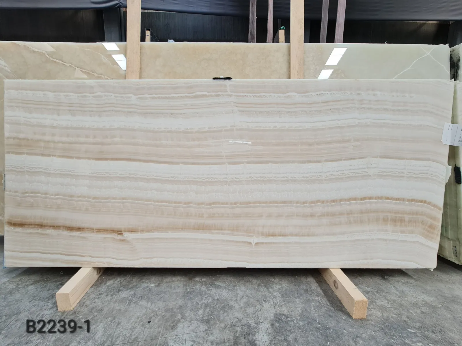 B2239 - 2 CM White Onyx Polished