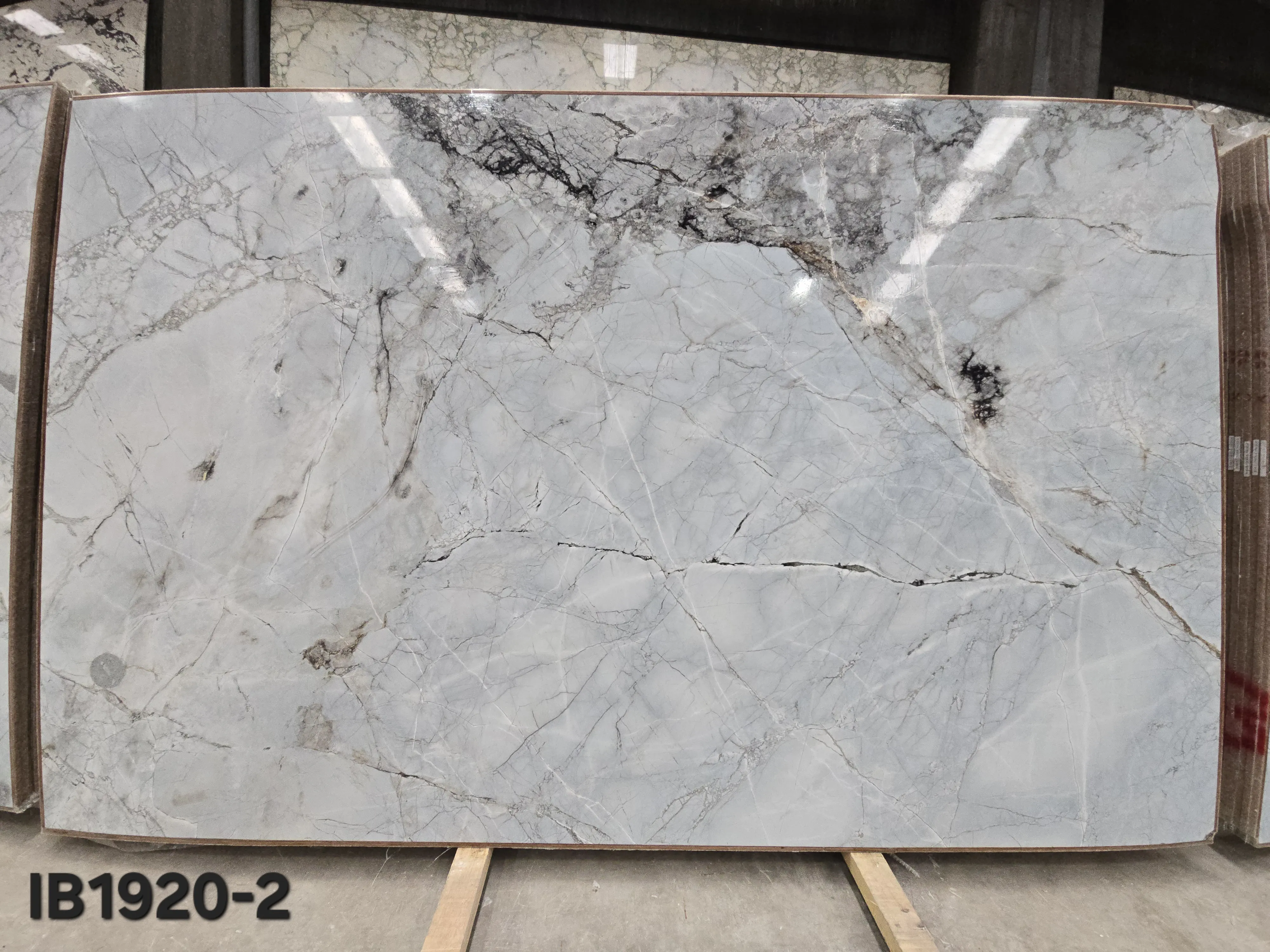 BIB1920 - 2 CM Invisible Blue Polished