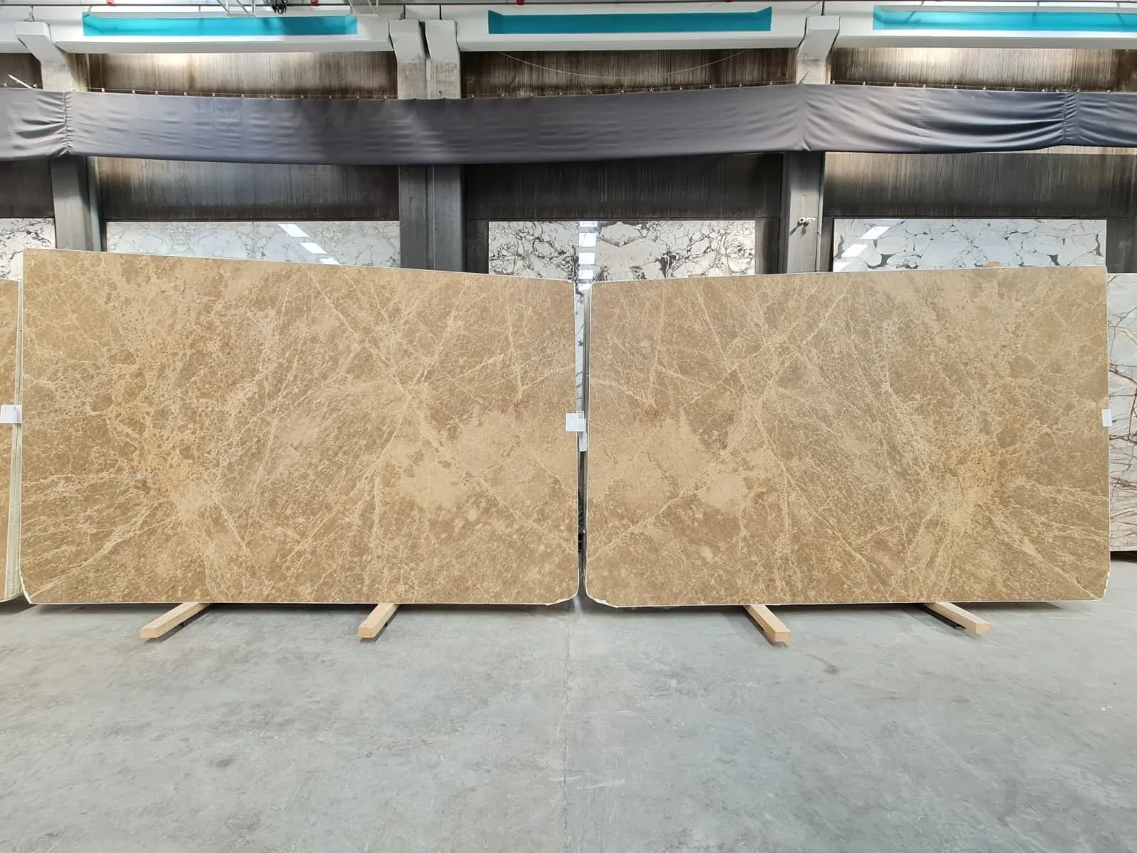 4536 - 2 CM Light Emparador Honed