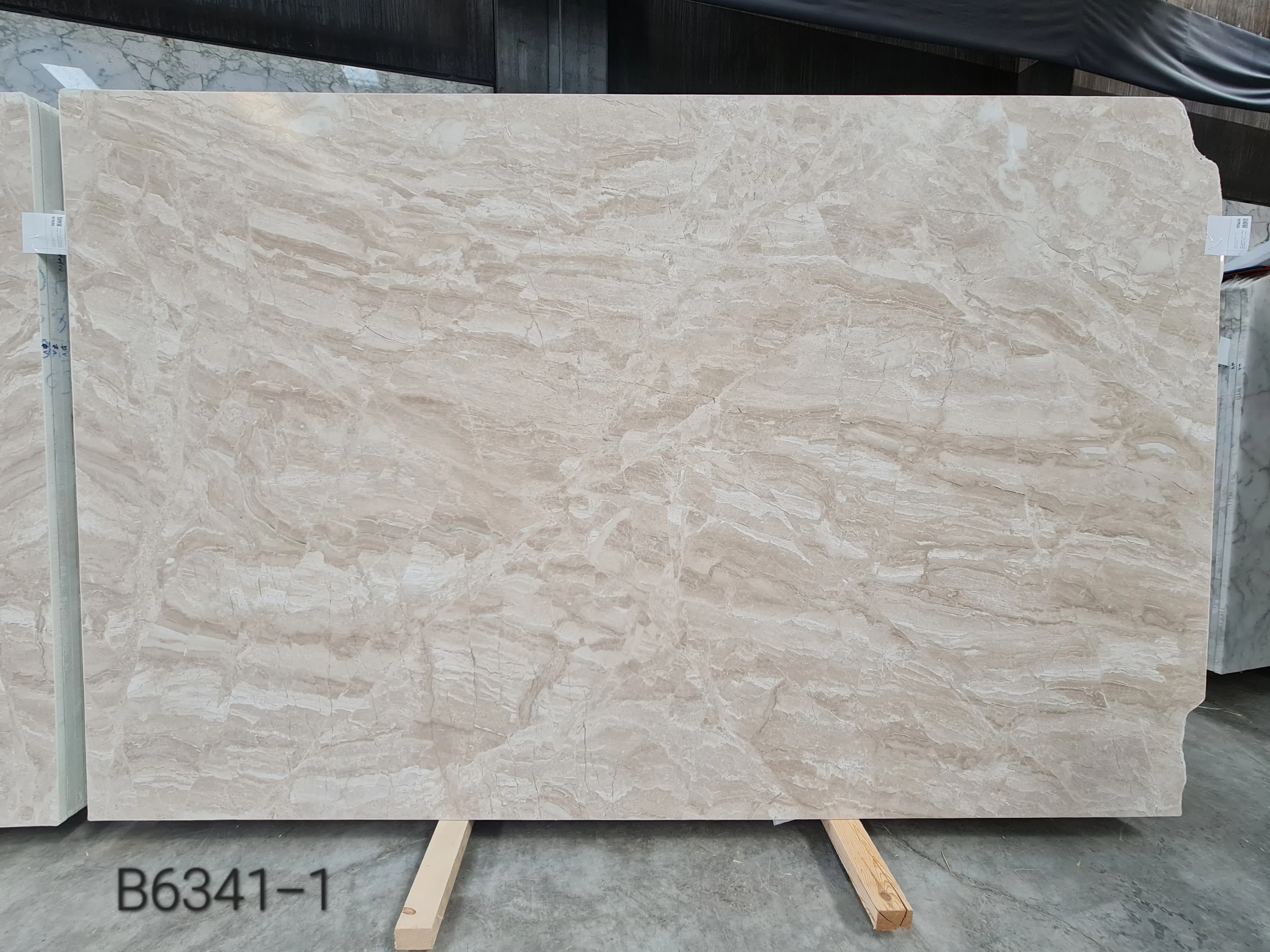 B6341 - 2 CM Diana Royal Honed