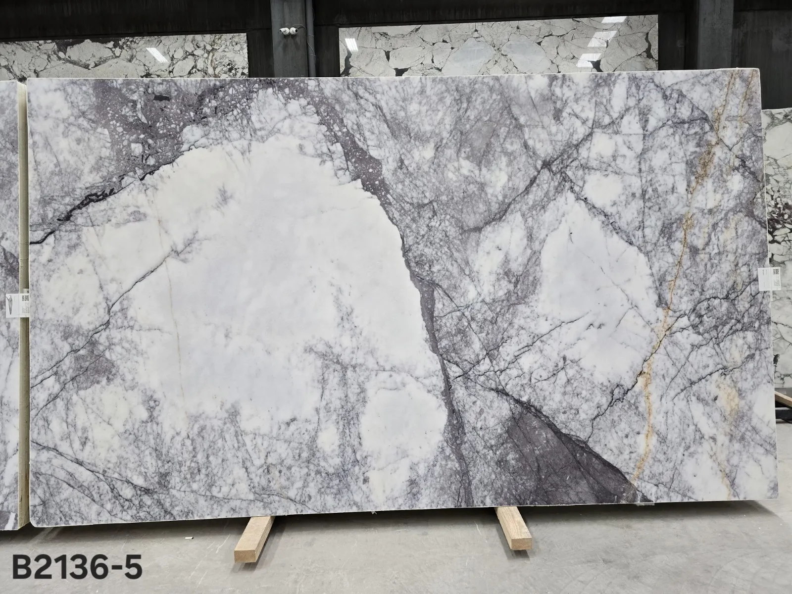 B2136 - 2 CM Lilac Honed