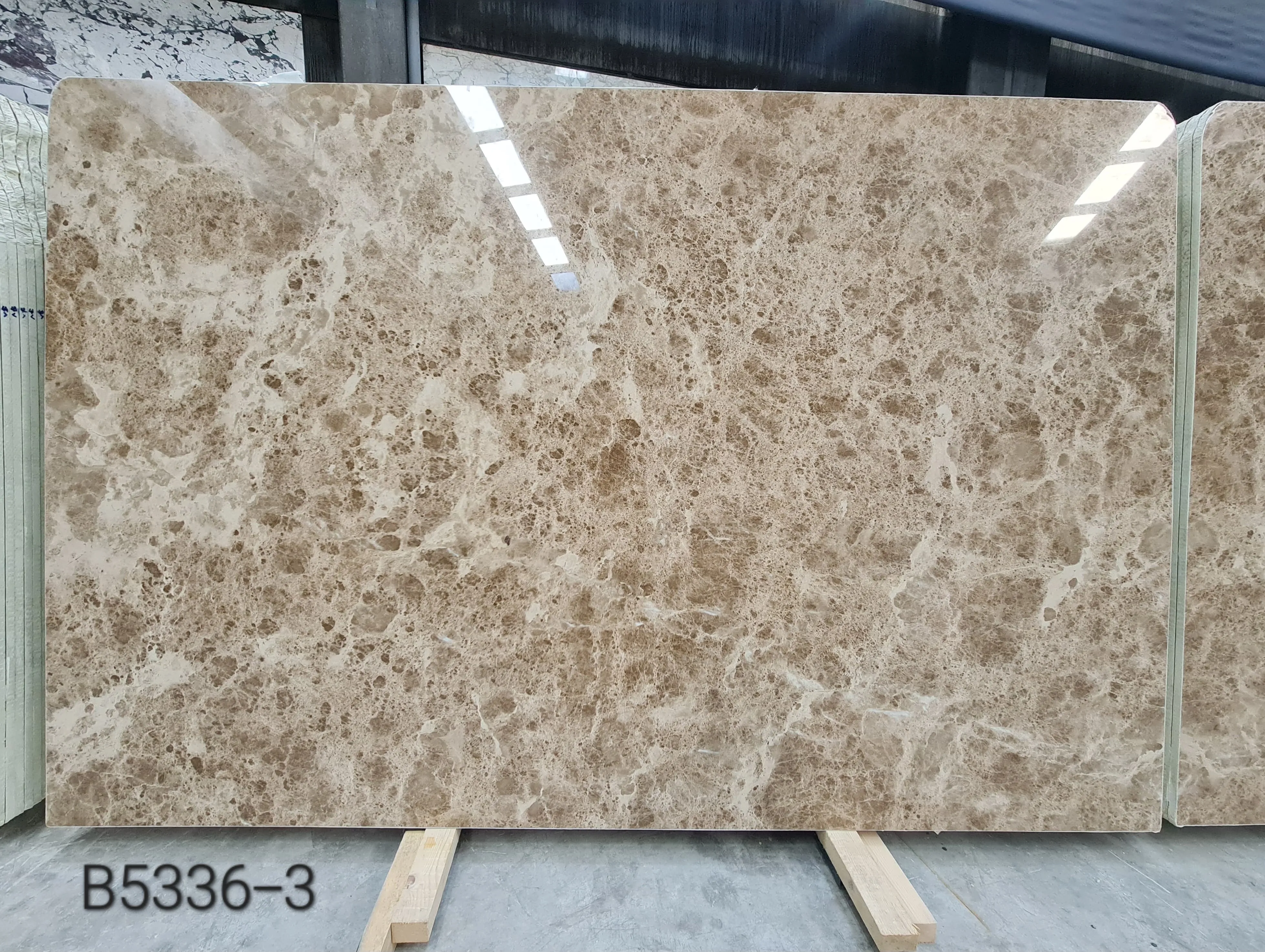 B5336 -2 CM Light Emparador Polished