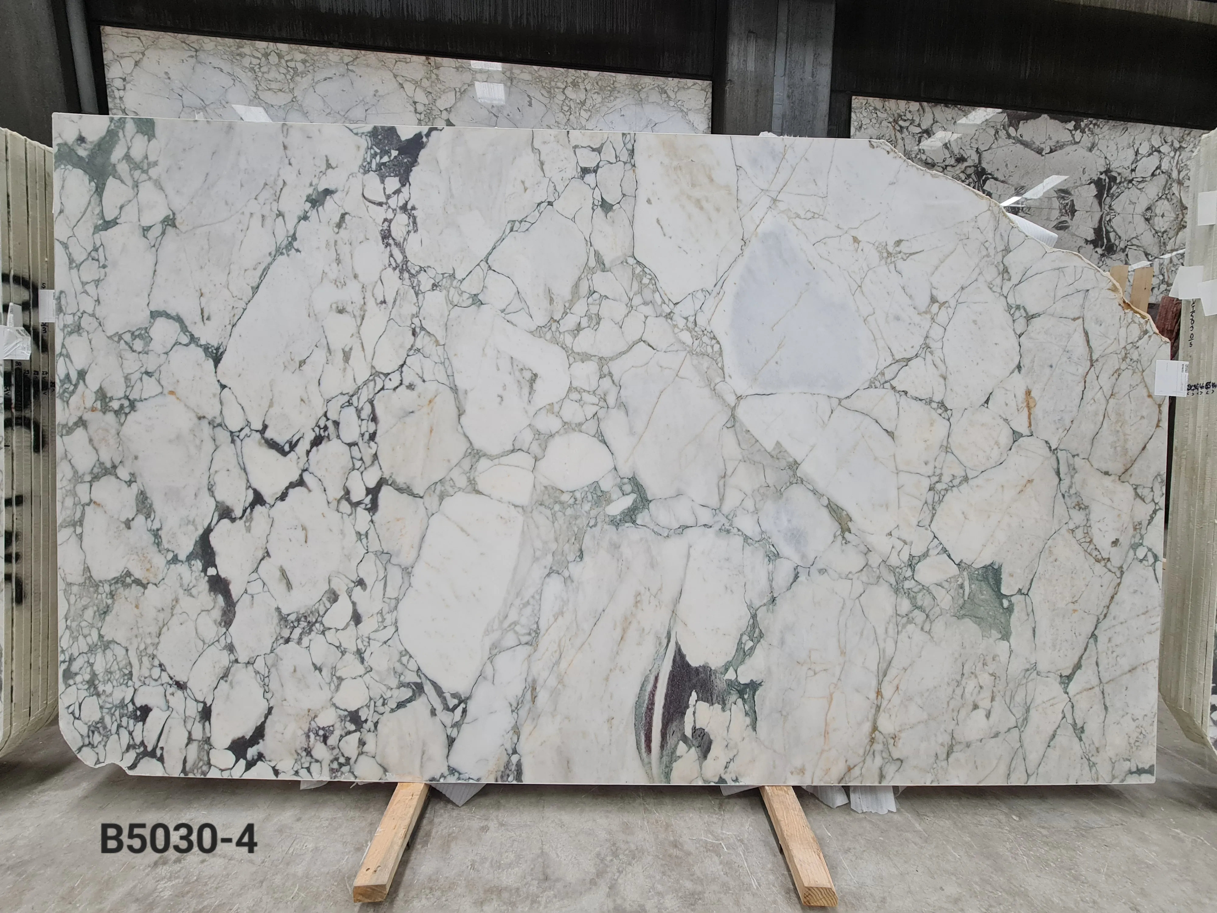 B5030 - 2 CM Calacatta Green Honed