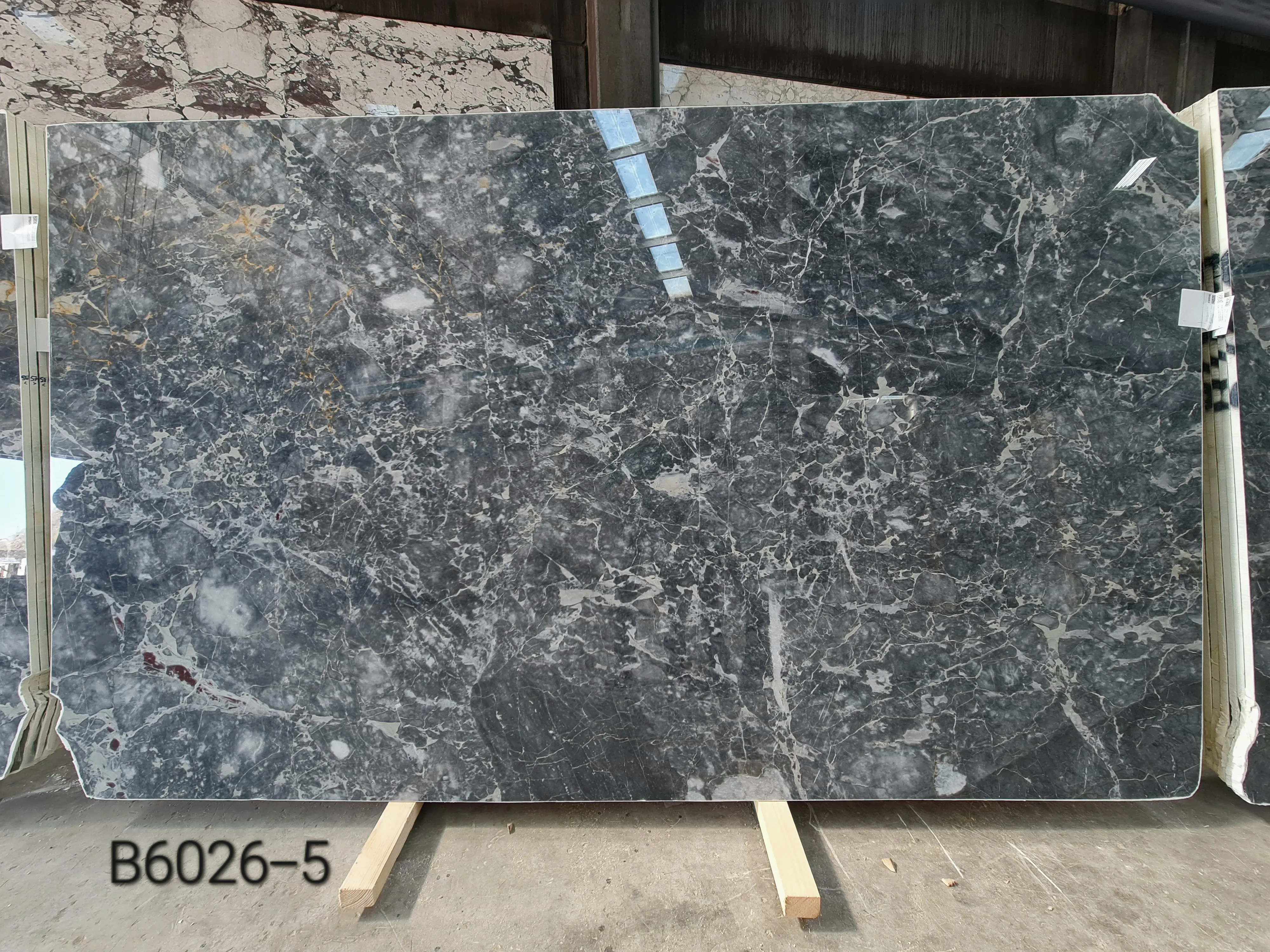 B6026 - 2 CM Jaguar Grey Polished